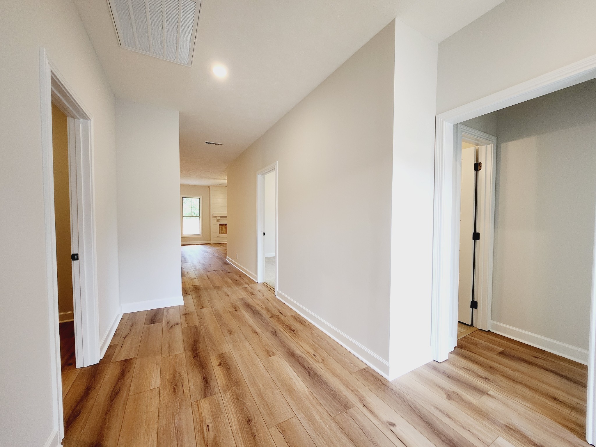 Image 4 of 13 For 428 911 Street