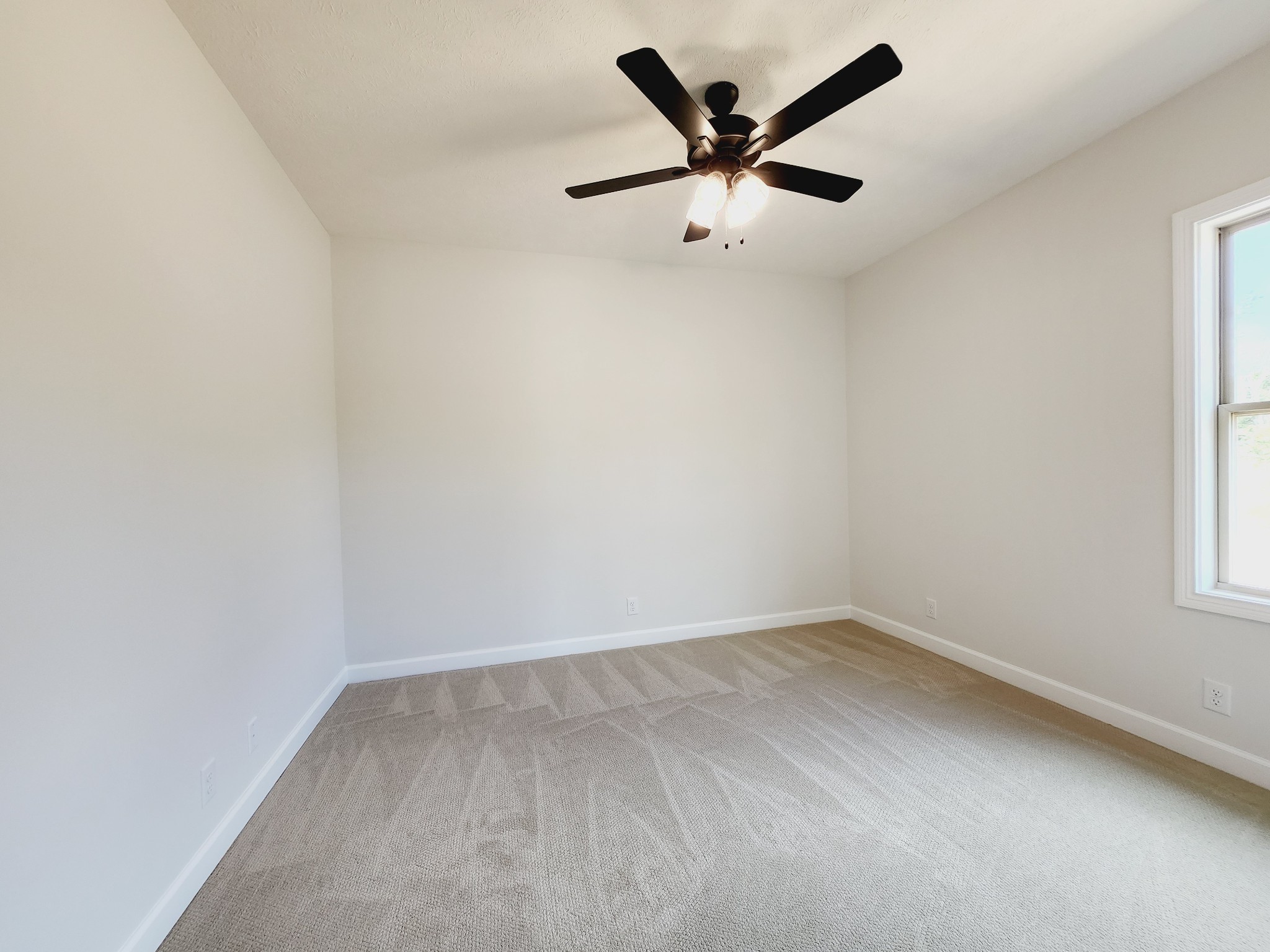 Image 9 of 13 For 428 911 Street