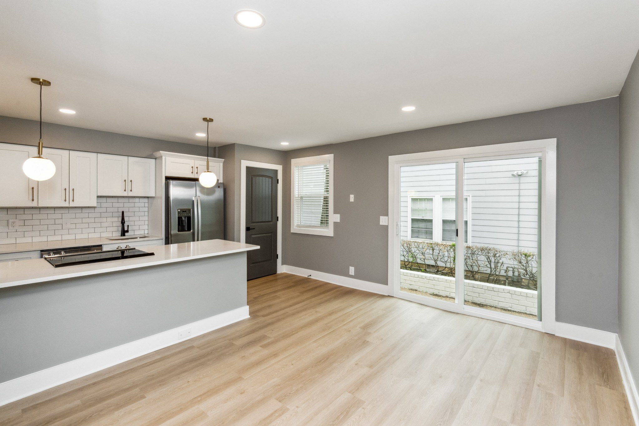 Image 2 of 62 For 12932 41 Place