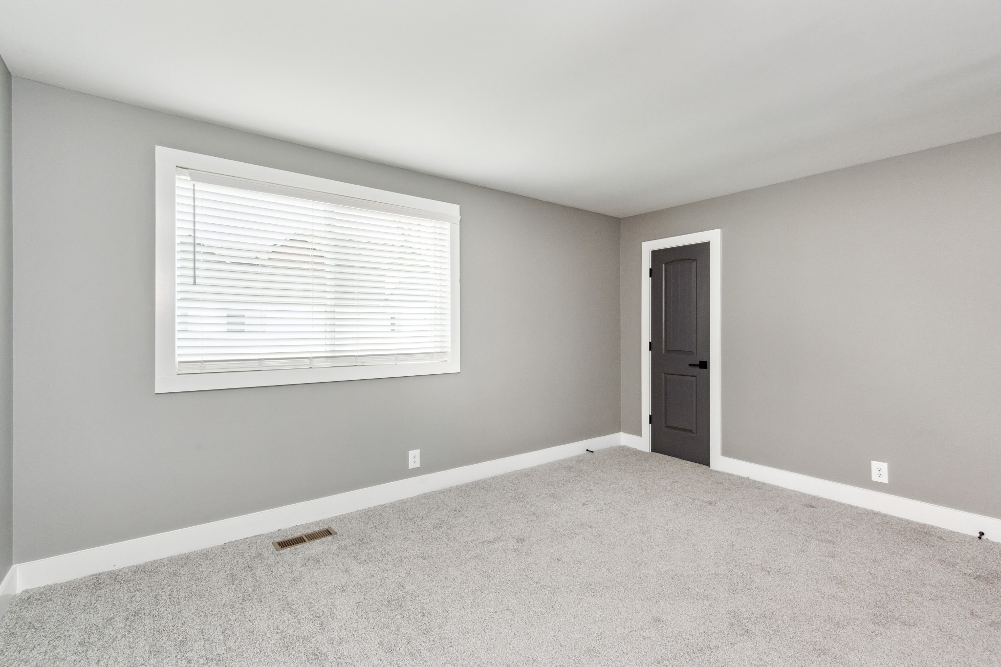 Image 22 of 62 For 12932 41 Place