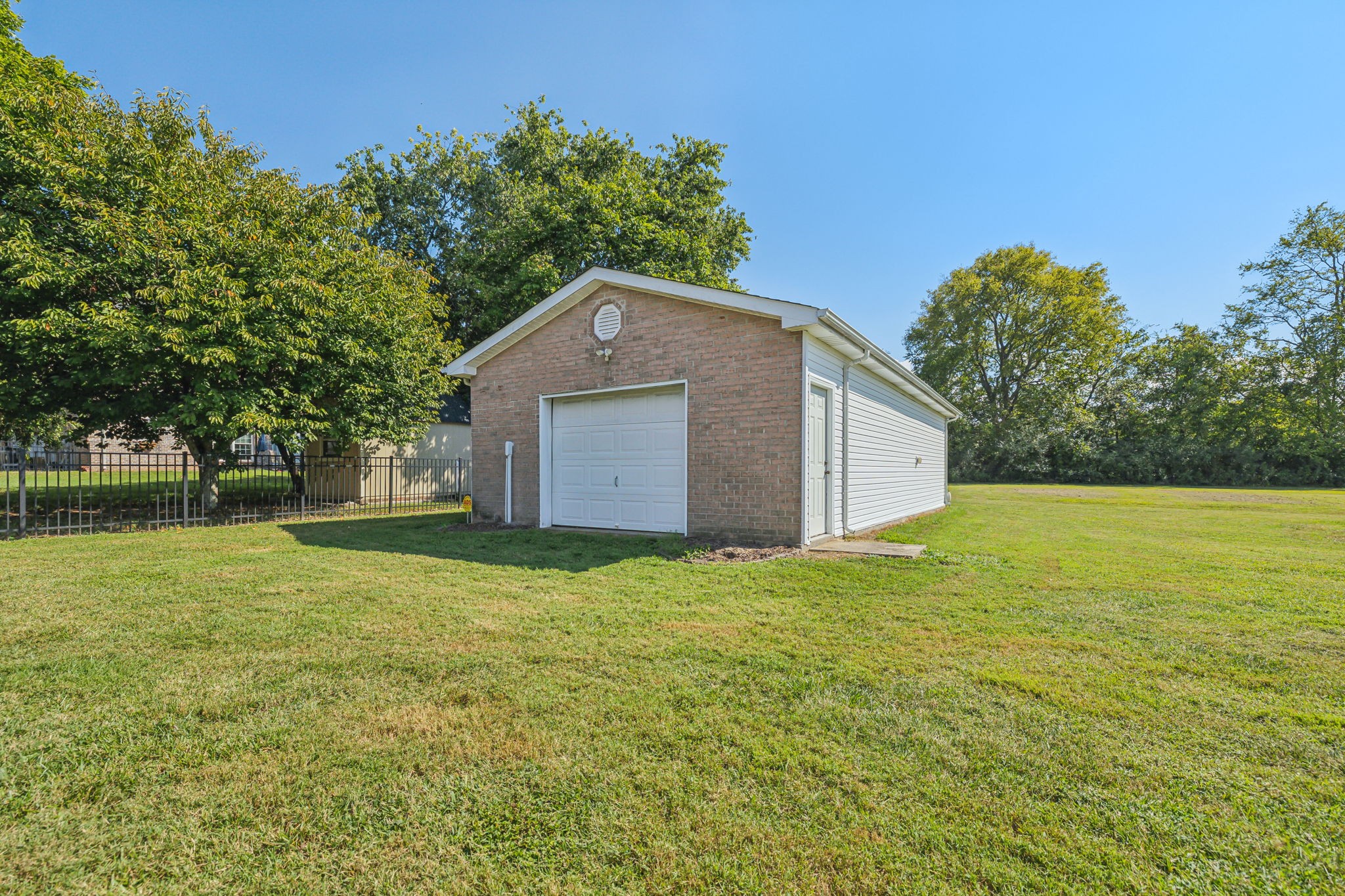 Image 5 of 38 For 11950 100th Street