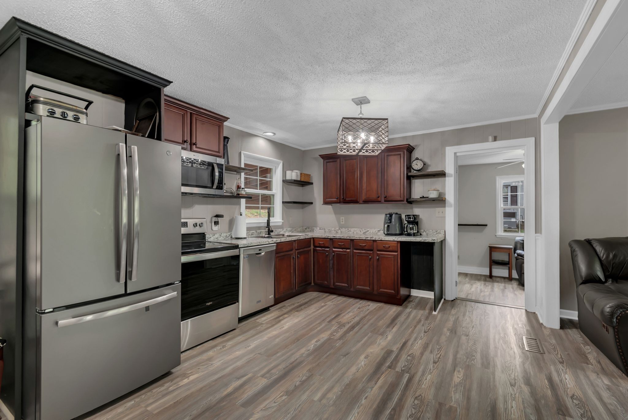 Listing photo id 8 for 5930 Knoxville Lane