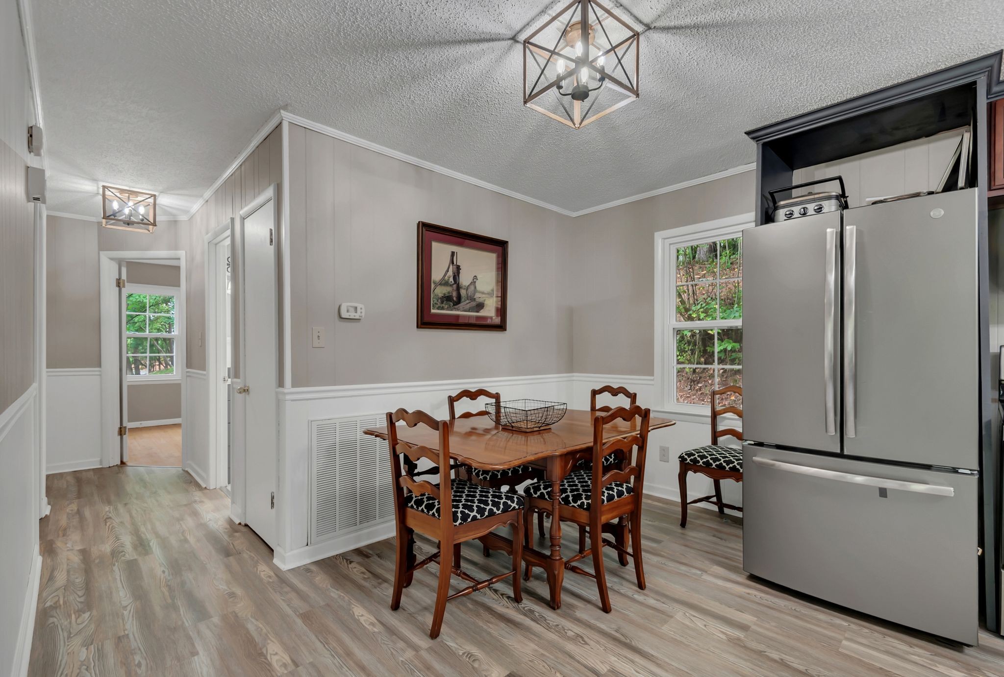Listing photo id 11 for 5930 Knoxville Lane