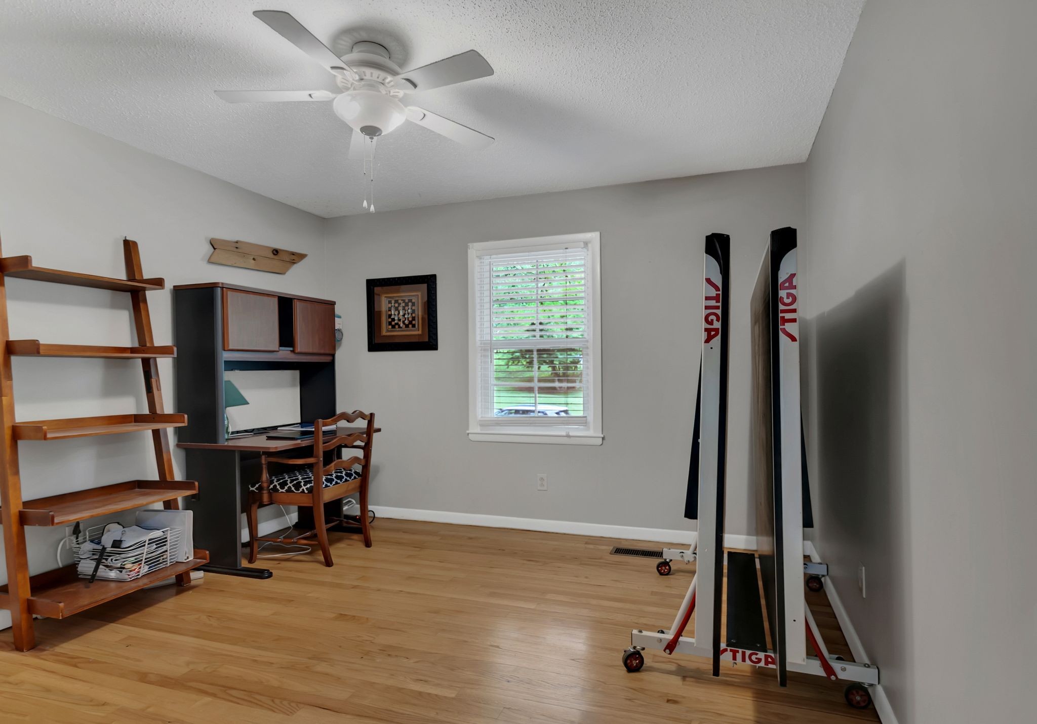 Listing photo id 14 for 5930 Knoxville Lane