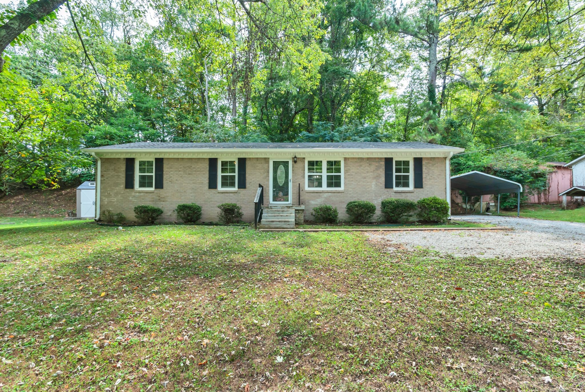 Listing photo id 0 for 5930 Knoxville Lane