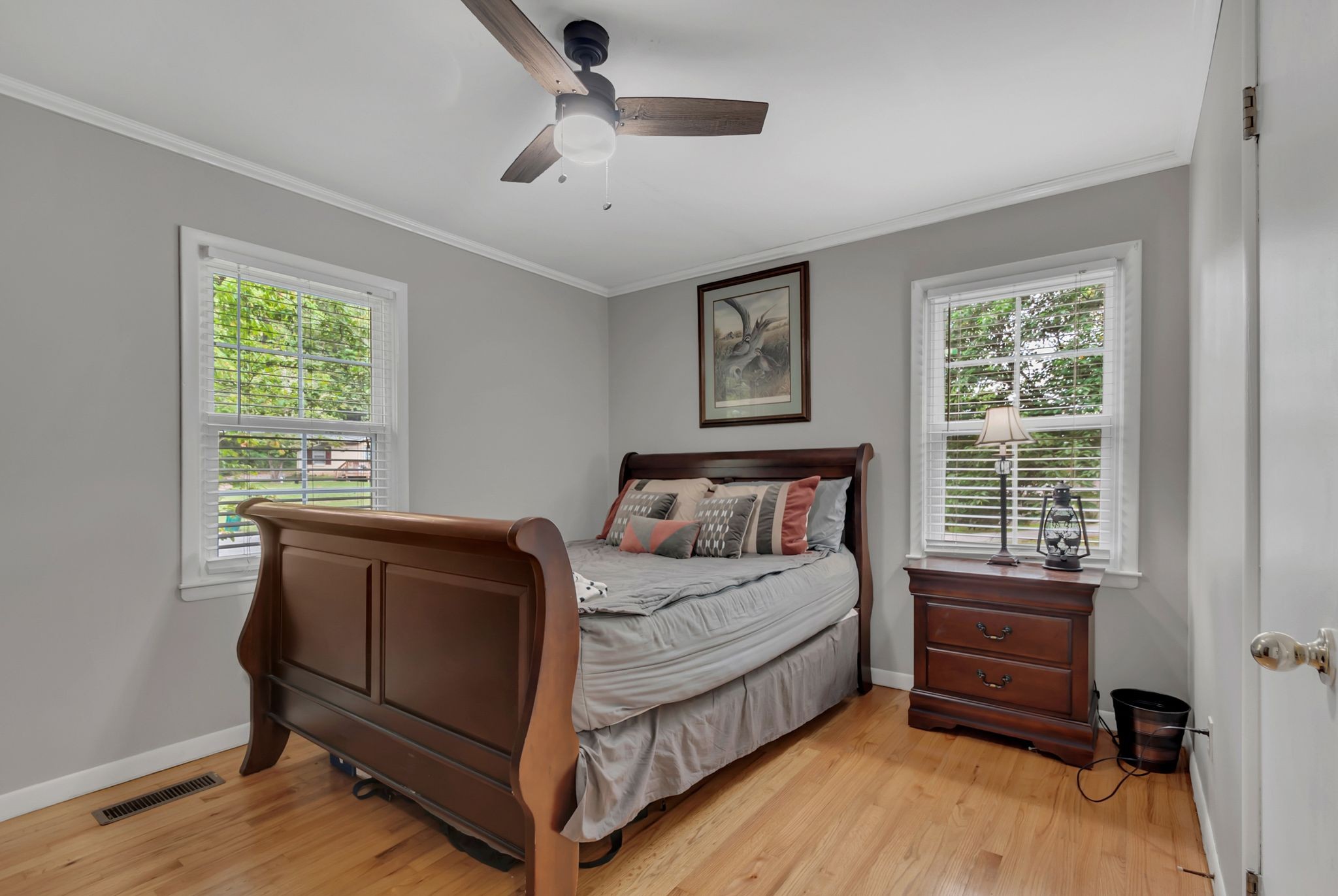 Listing photo id 18 for 5930 Knoxville Lane