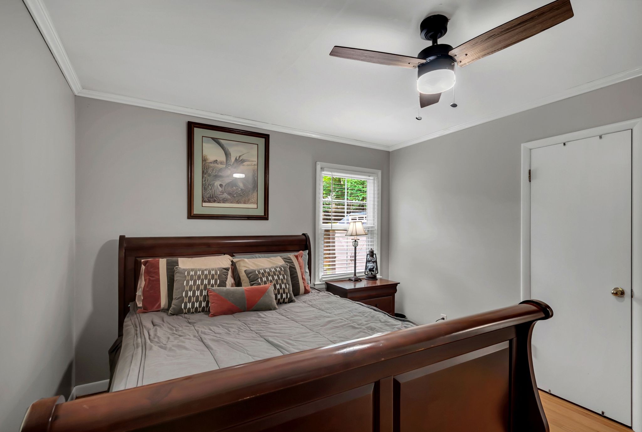Listing photo id 19 for 5930 Knoxville Lane