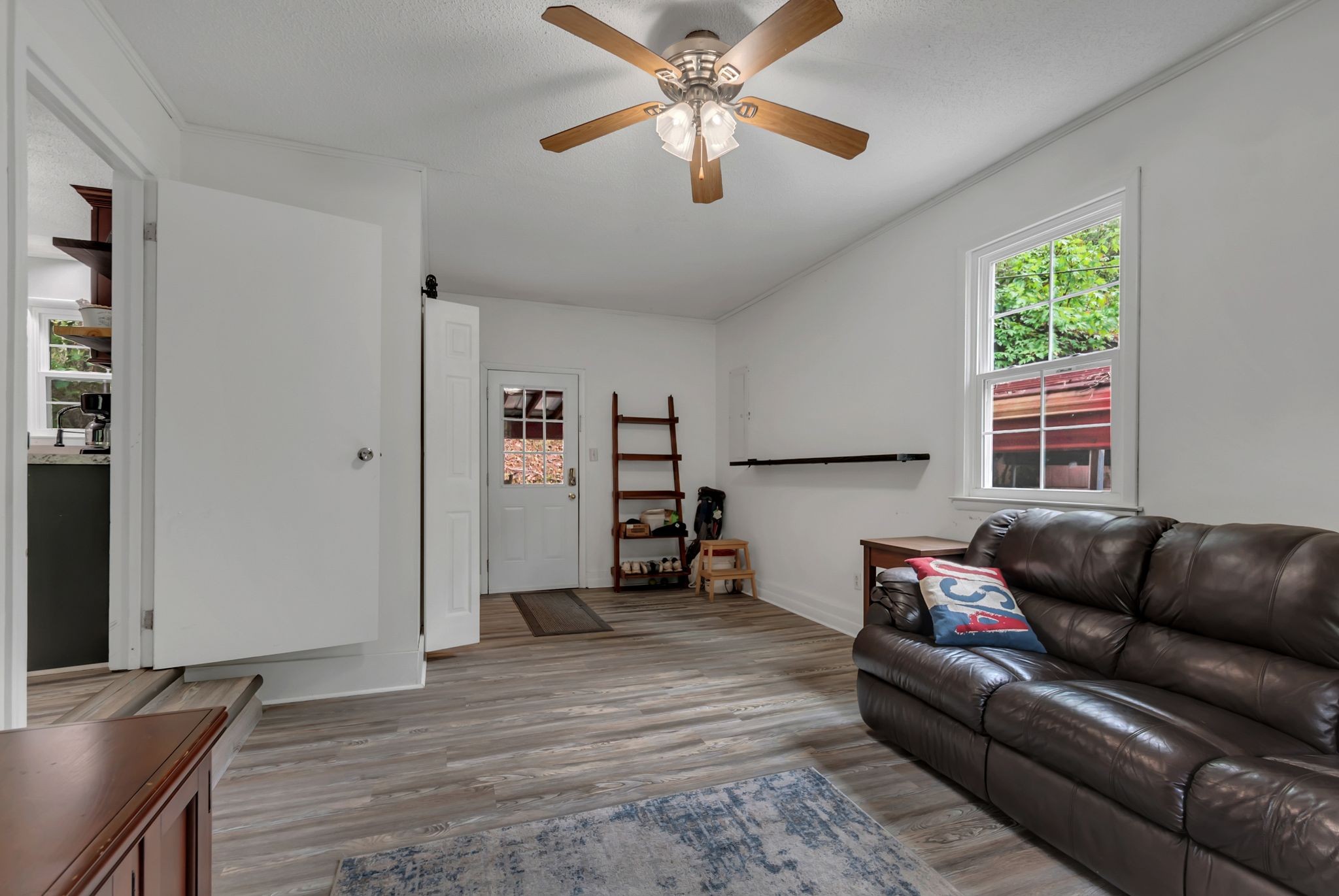 Listing photo id 21 for 5930 Knoxville Lane