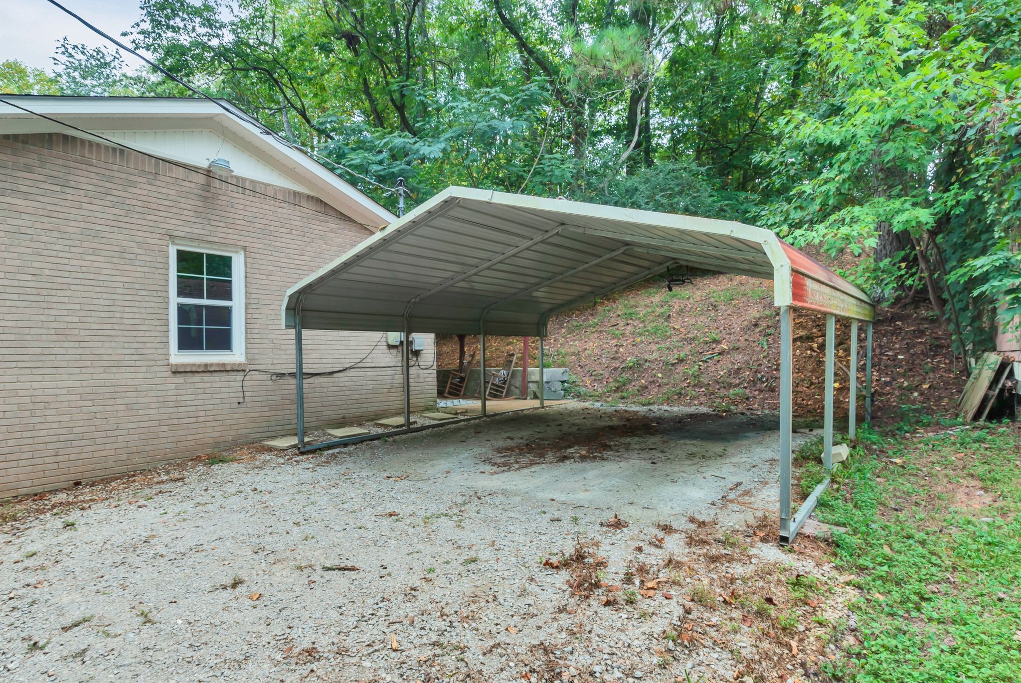 Listing photo id 23 for 5930 Knoxville Lane