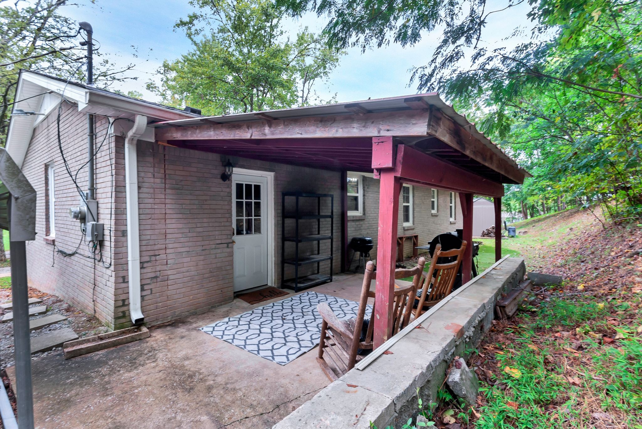 Listing photo id 24 for 5930 Knoxville Lane