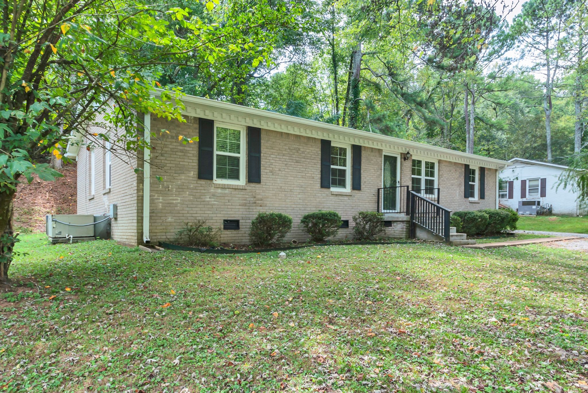 Listing photo id 1 for 5930 Knoxville Lane