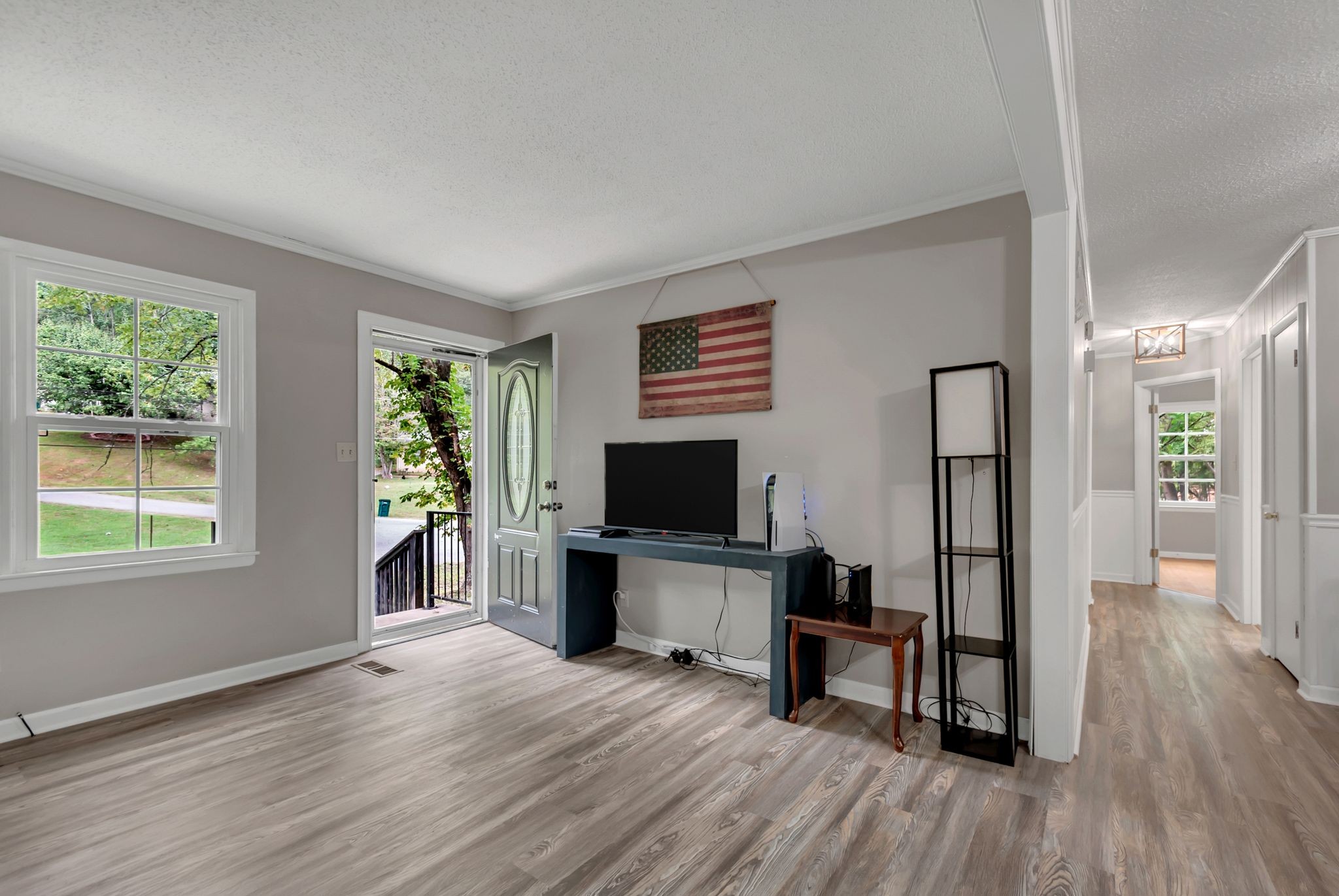 Listing photo id 5 for 5930 Knoxville Lane