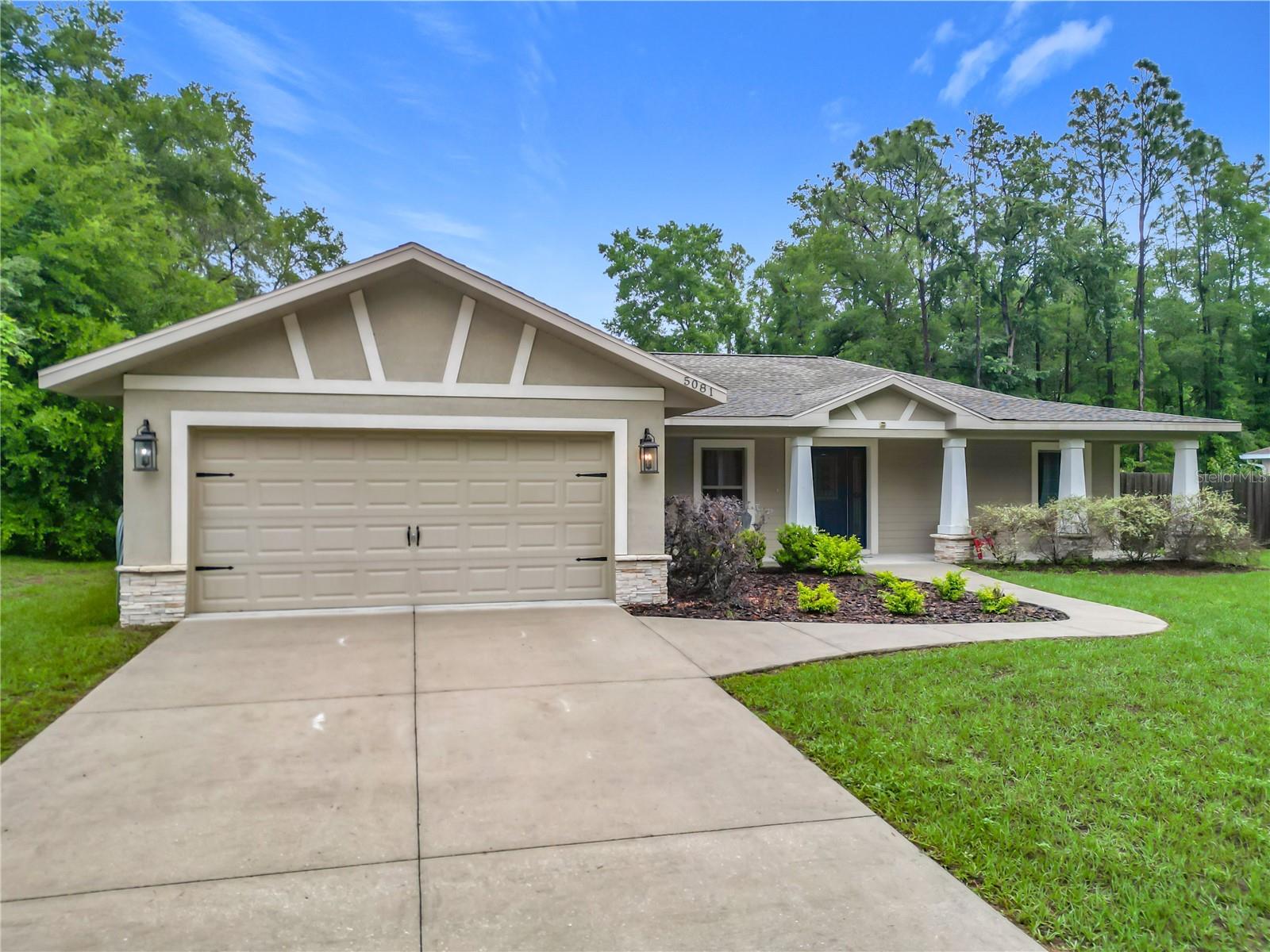 Listing photo id 8 for 5081 Clayre Lane