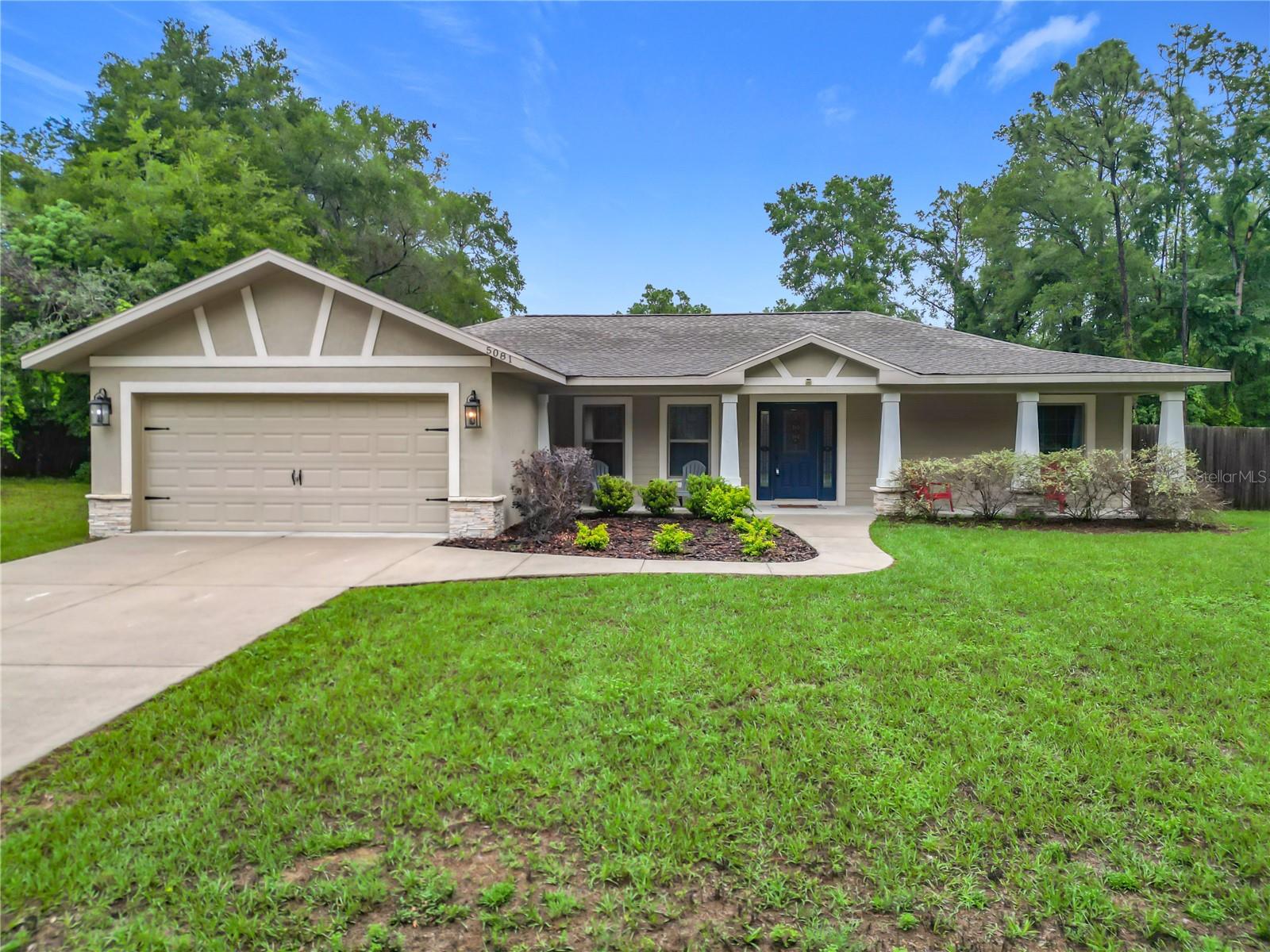 Listing photo id 9 for 5081 Clayre Lane