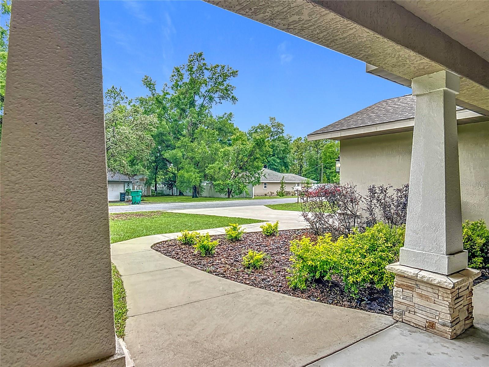 Listing photo id 12 for 5081 Clayre Lane