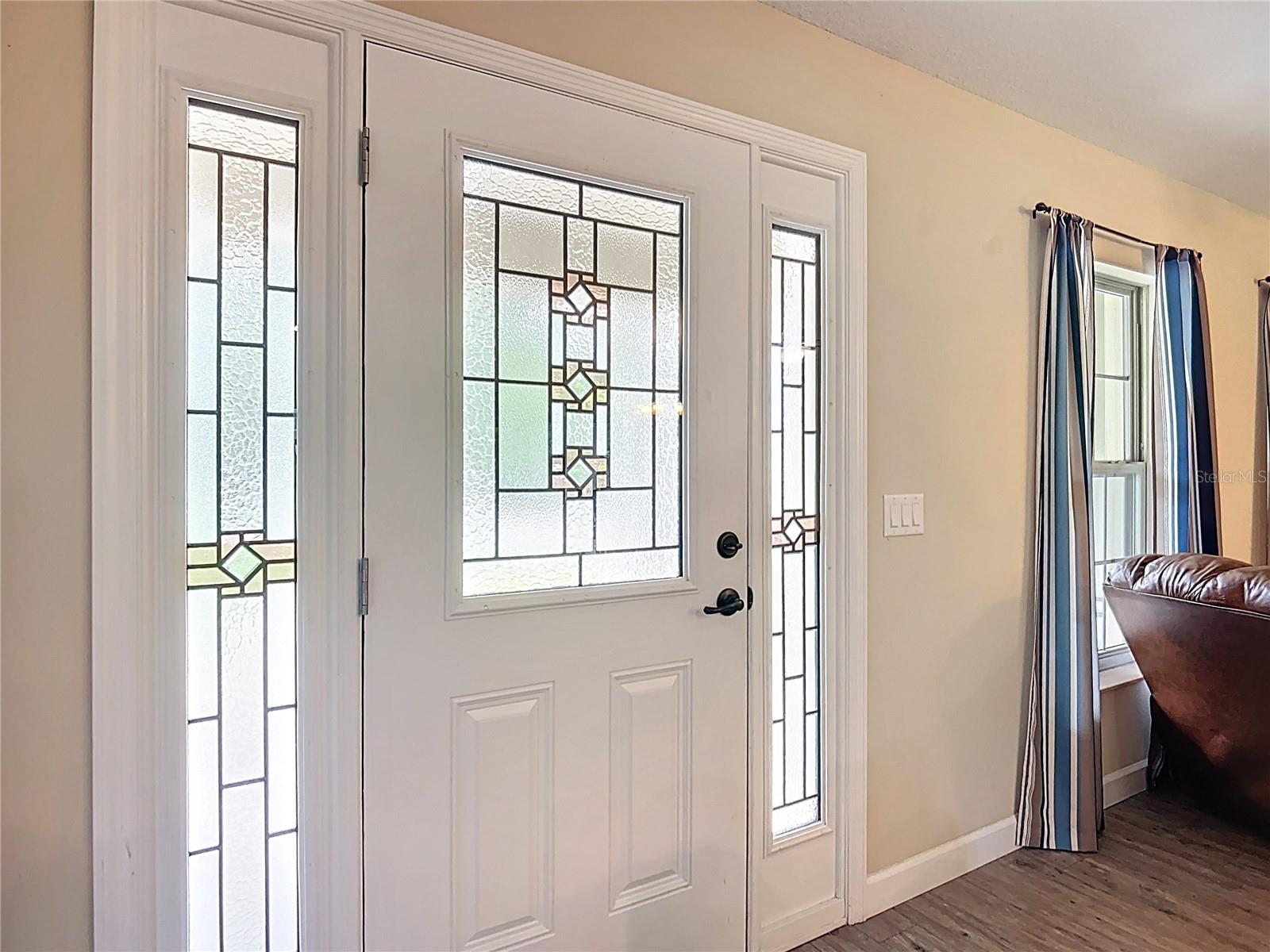 Listing photo id 15 for 5081 Clayre Lane
