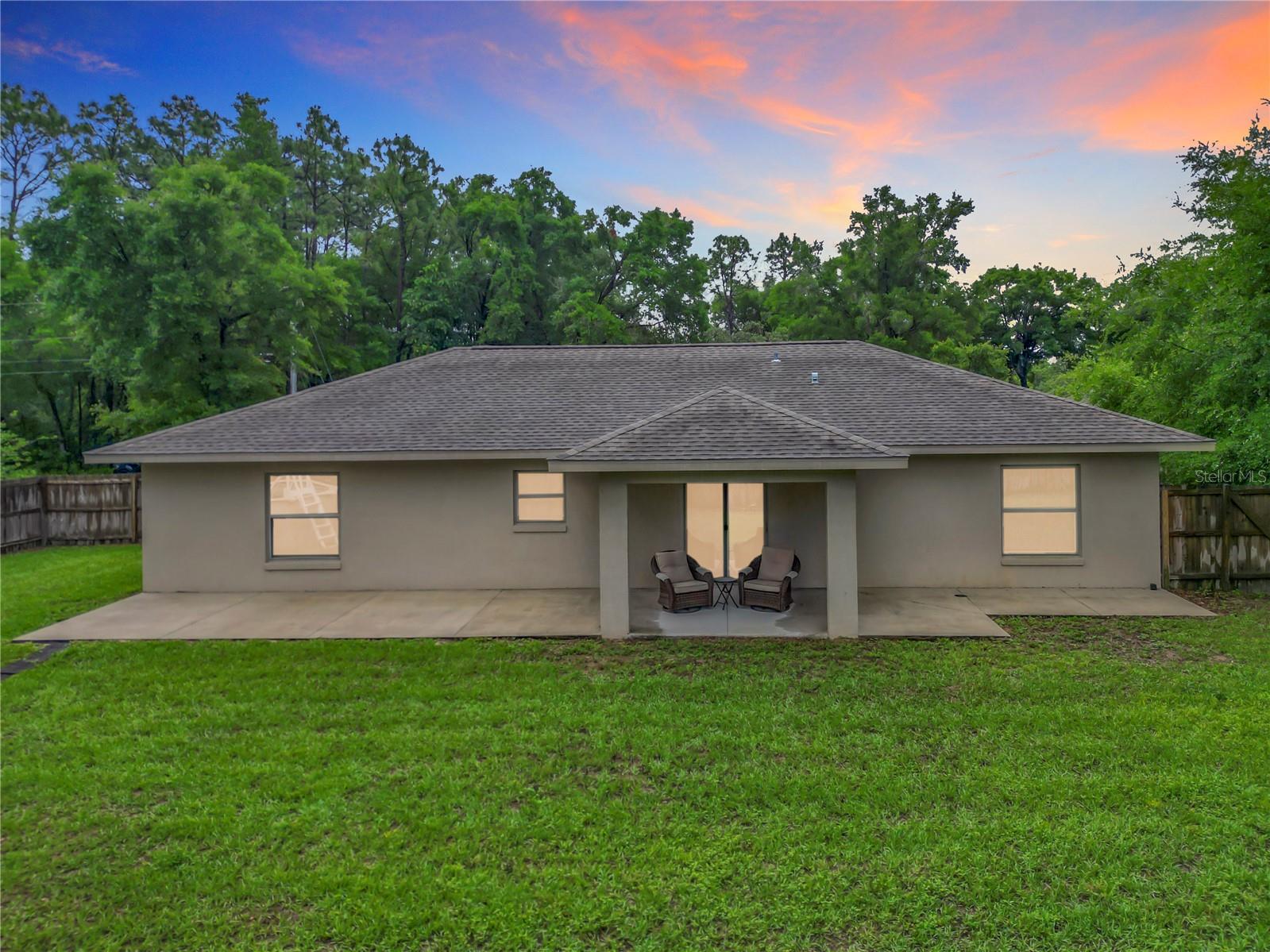 Listing photo id 0 for 5081 Clayre Lane