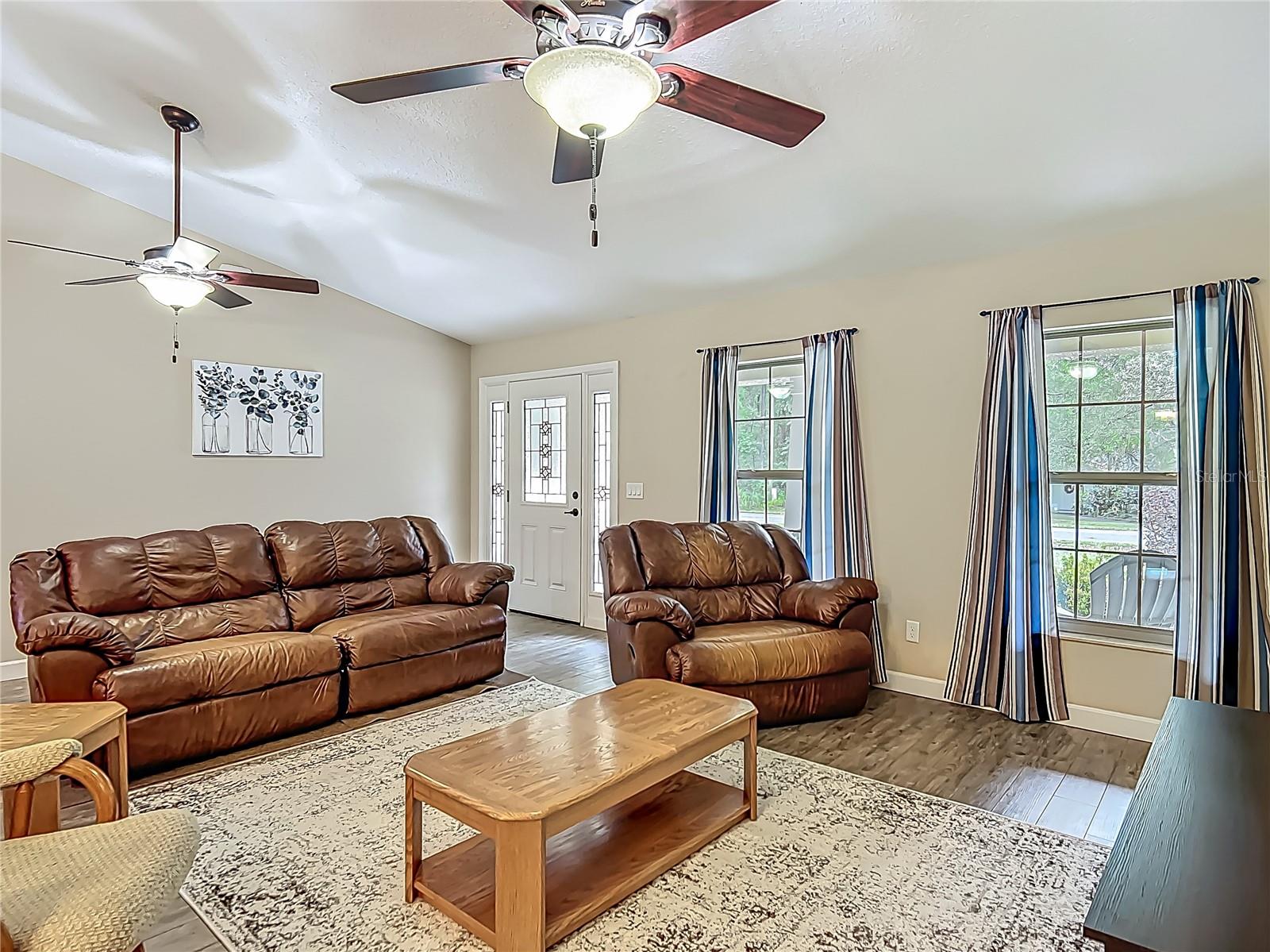 Listing photo id 19 for 5081 Clayre Lane