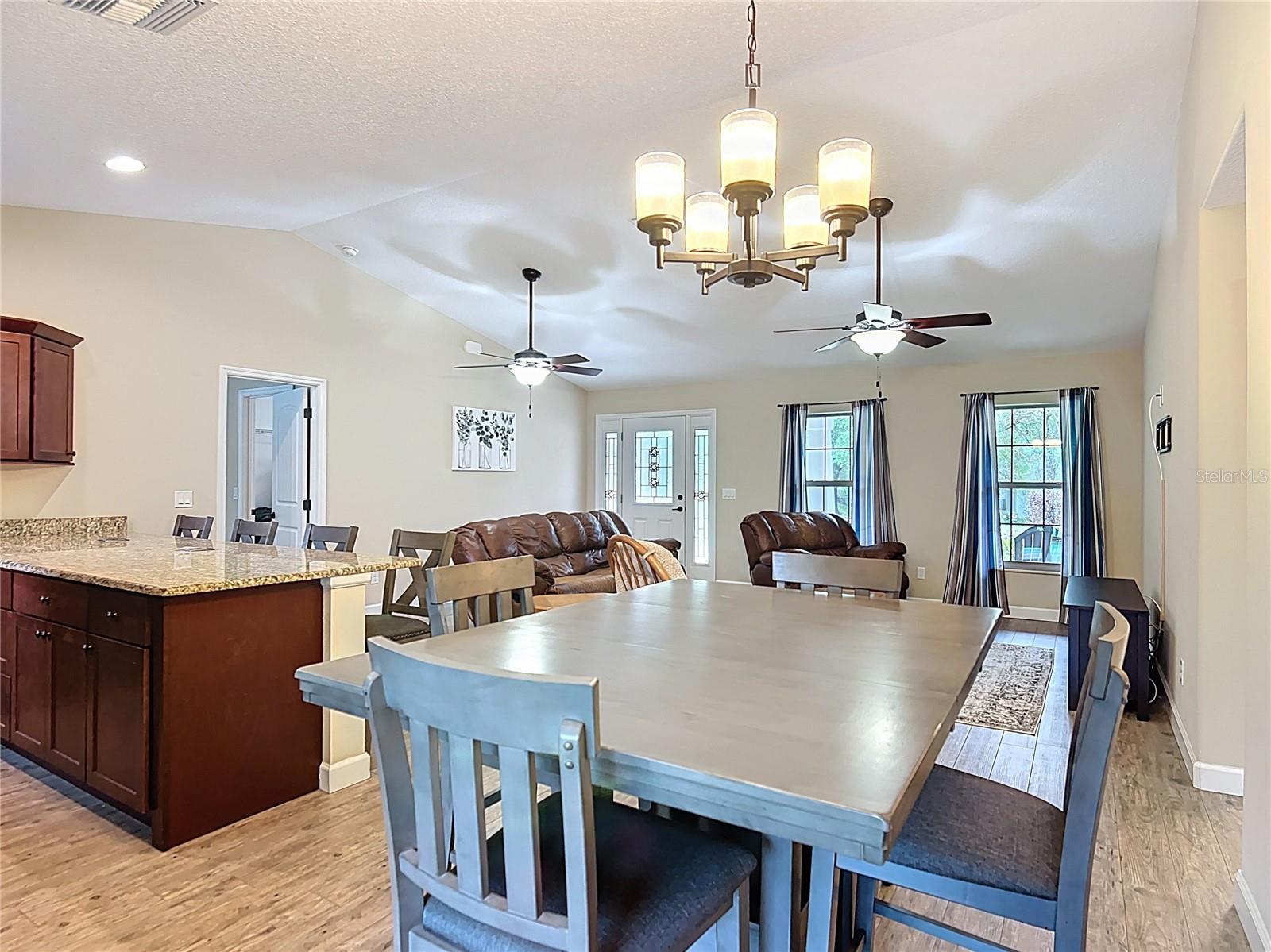 Listing photo id 21 for 5081 Clayre Lane