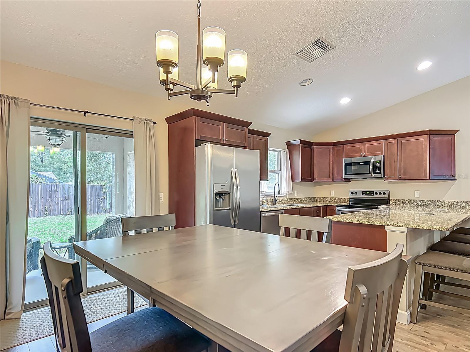 Listing photo id 22 for 5081 Clayre Lane
