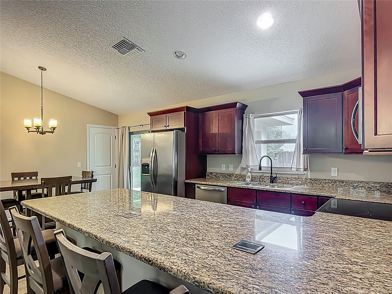 Listing photo id 23 for 5081 Clayre Lane