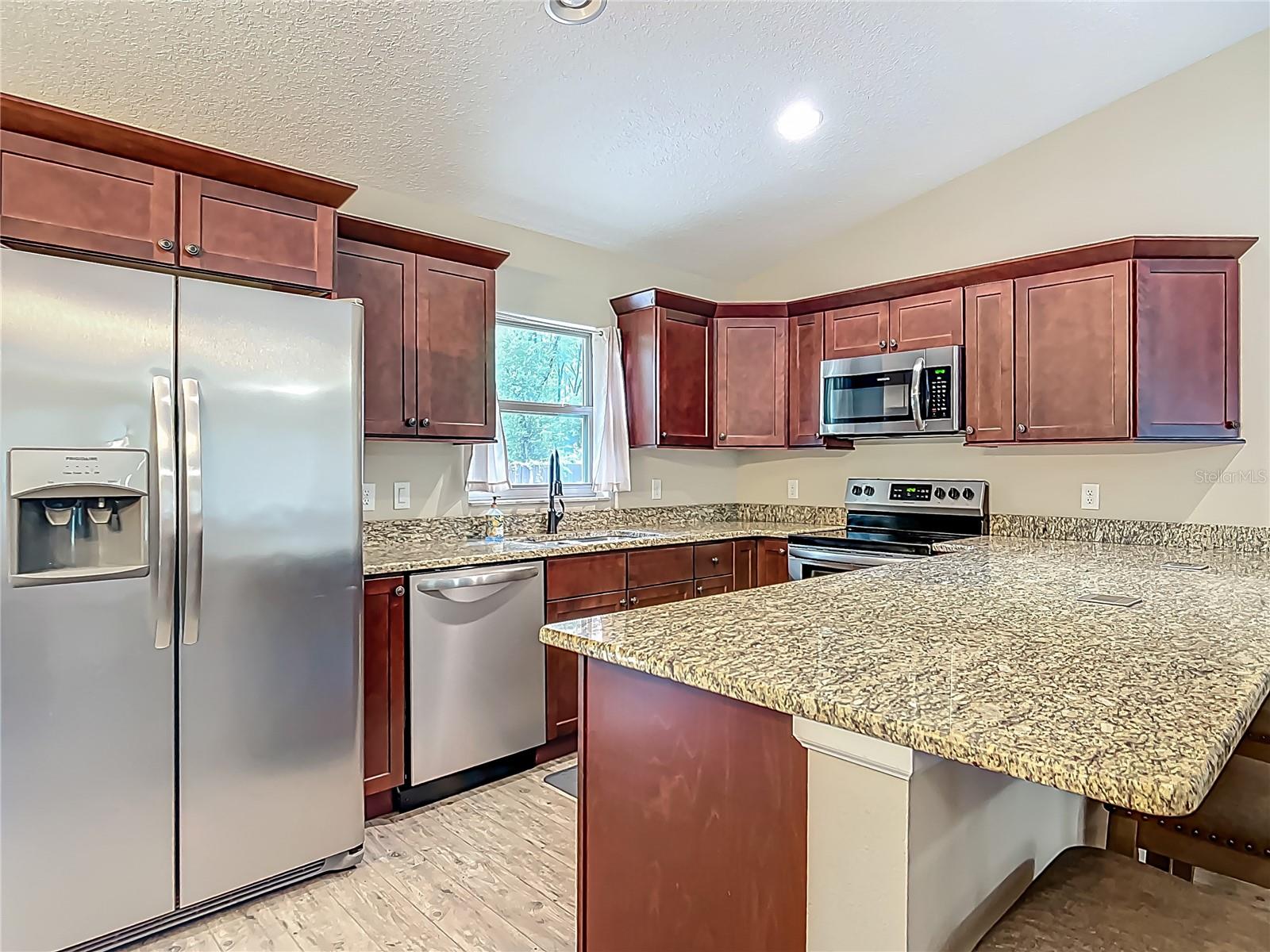 Listing photo id 24 for 5081 Clayre Lane