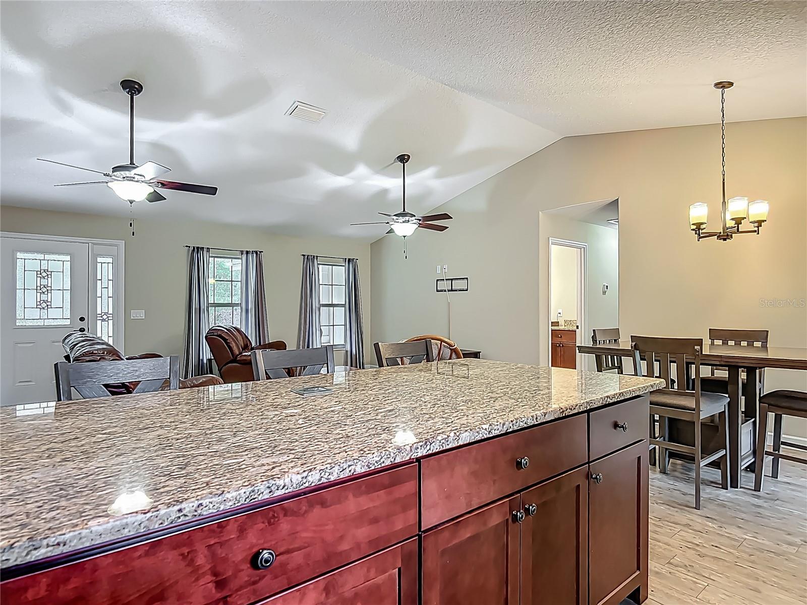 Listing photo id 27 for 5081 Clayre Lane