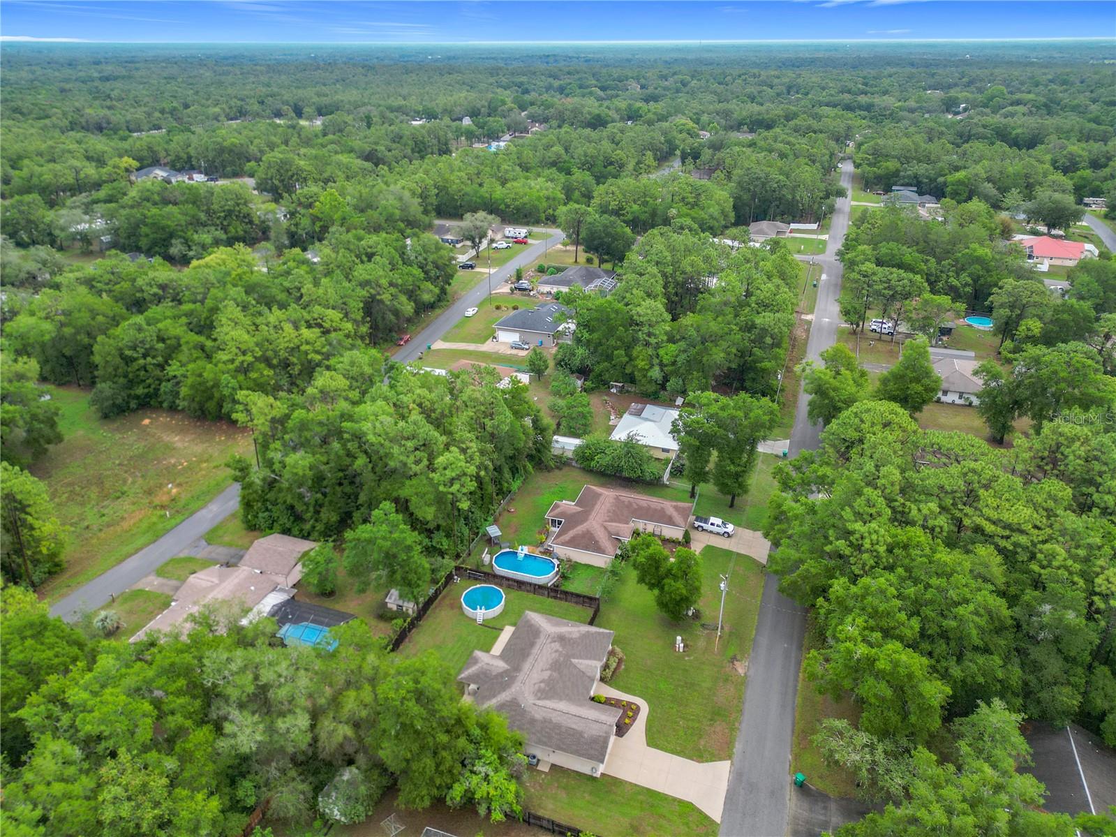 Listing photo id 1 for 5081 Clayre Lane