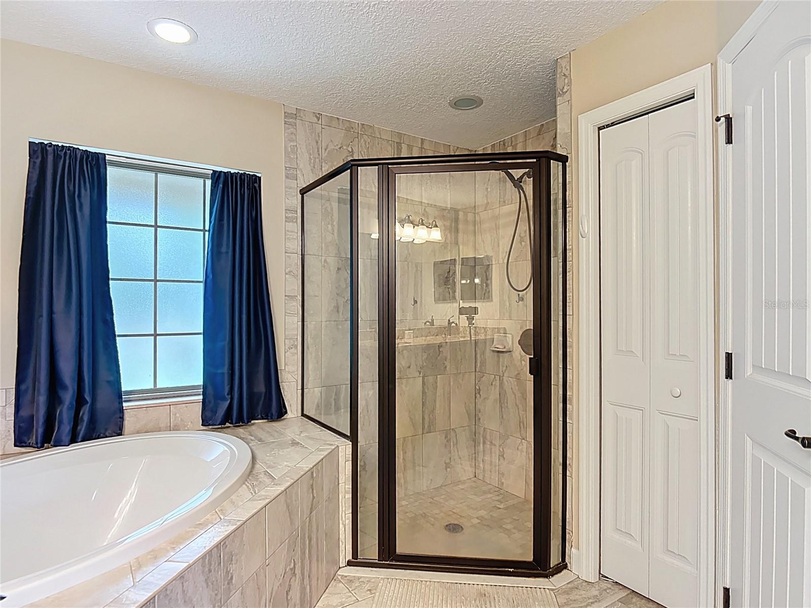 Listing photo id 32 for 5081 Clayre Lane