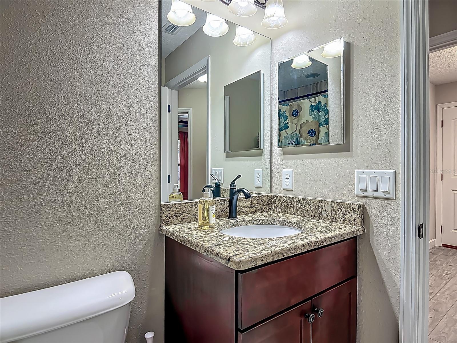 Listing photo id 39 for 5081 Clayre Lane