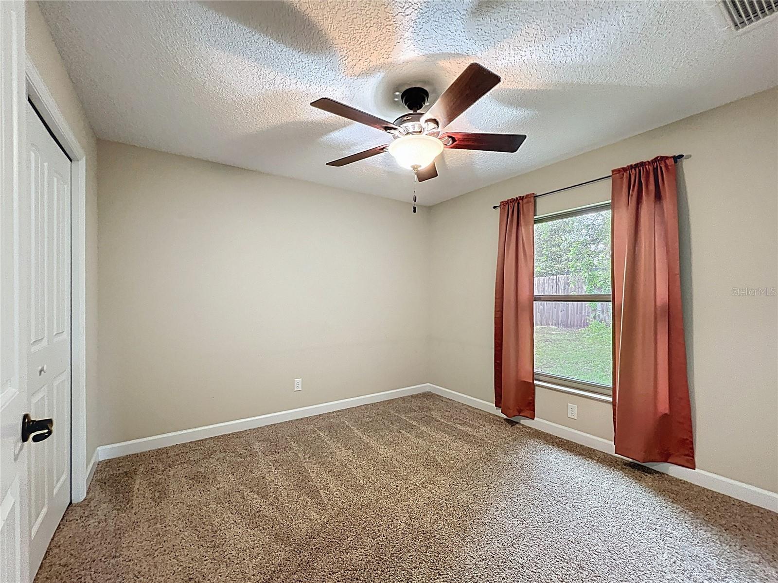 Listing photo id 40 for 5081 Clayre Lane