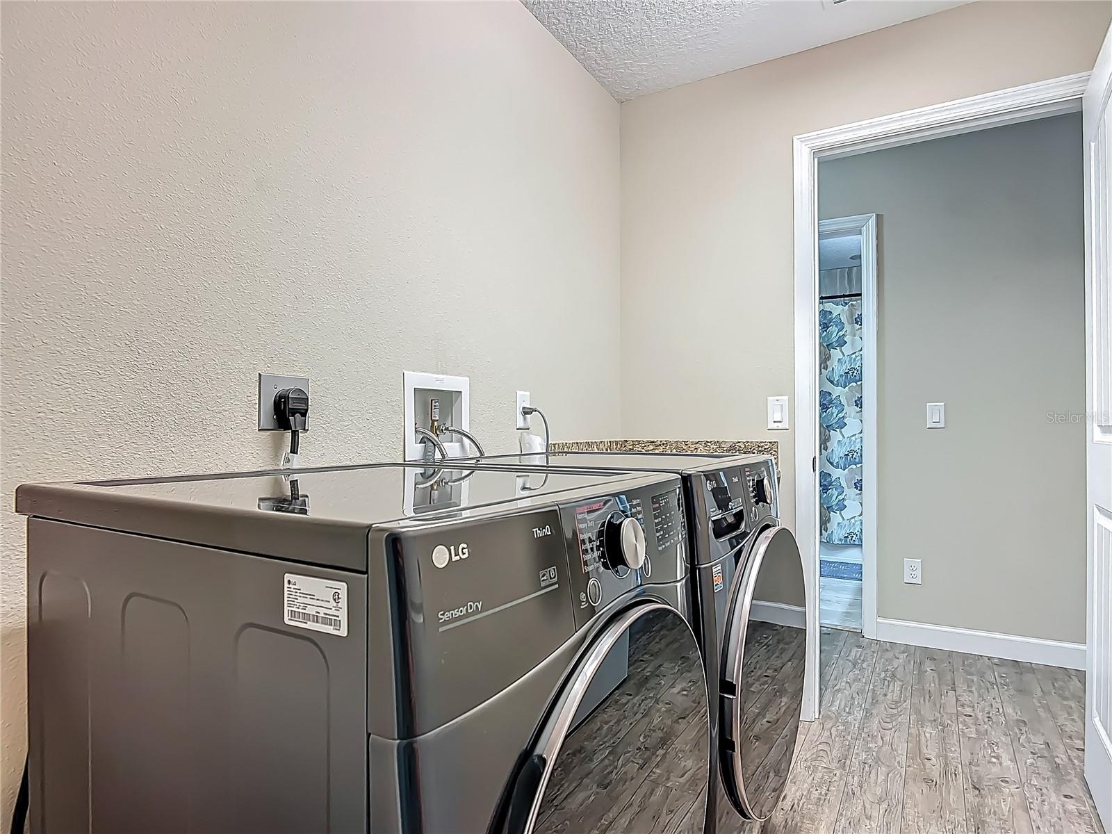 Listing photo id 44 for 5081 Clayre Lane