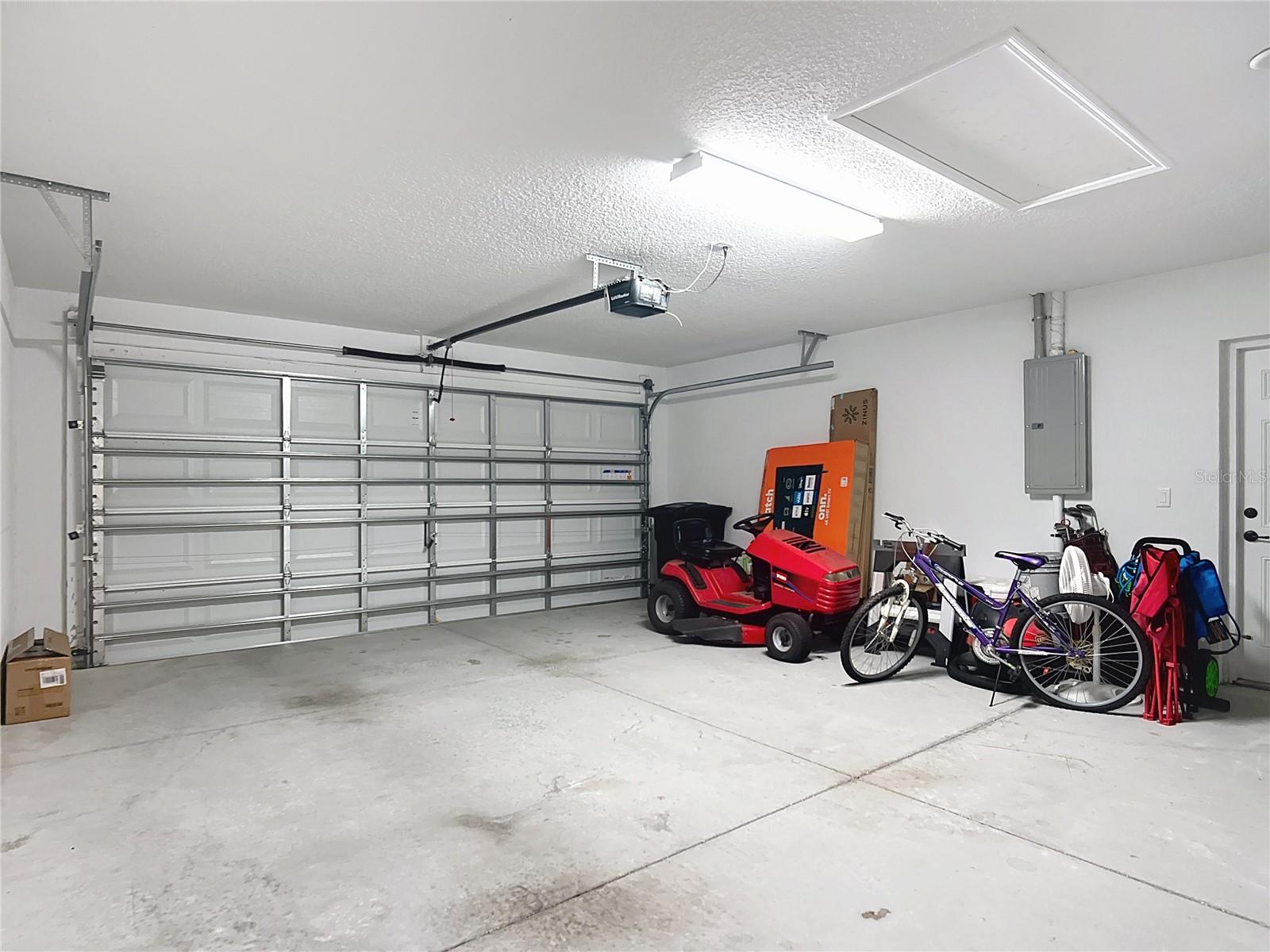 Listing photo id 45 for 5081 Clayre Lane