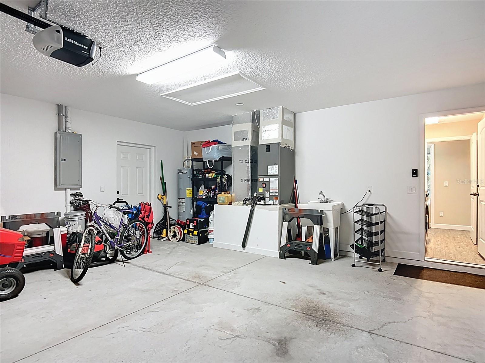 Listing photo id 46 for 5081 Clayre Lane