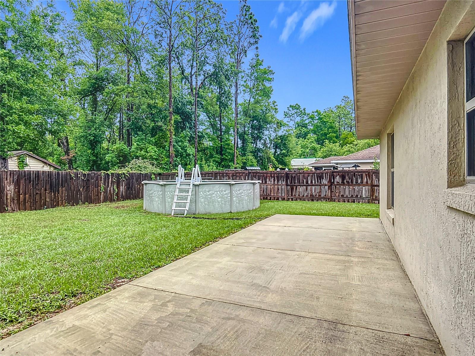 Listing photo id 49 for 5081 Clayre Lane