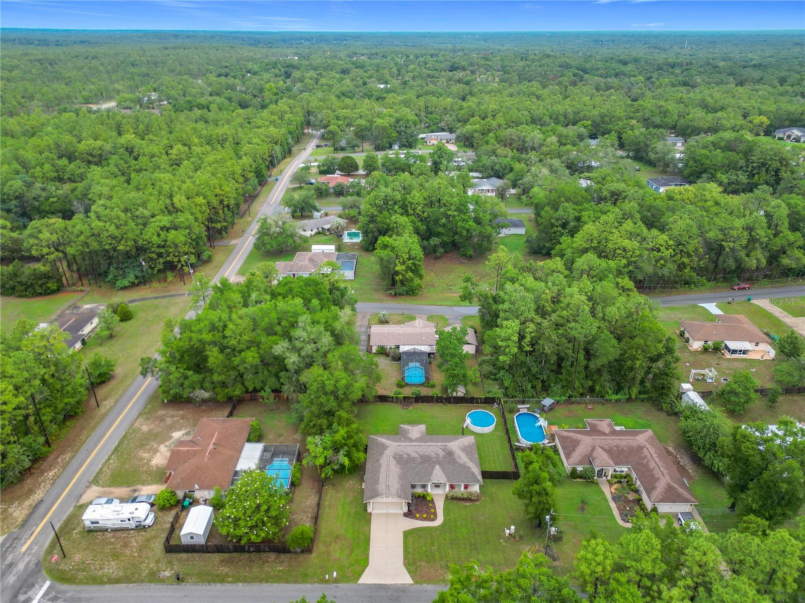 Listing photo id 4 for 5081 Clayre Lane