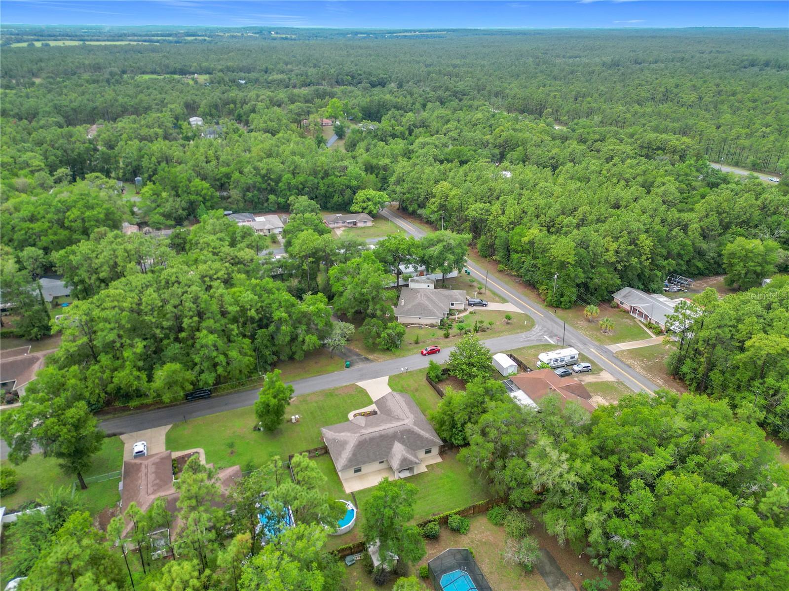 Listing photo id 58 for 5081 Clayre Lane