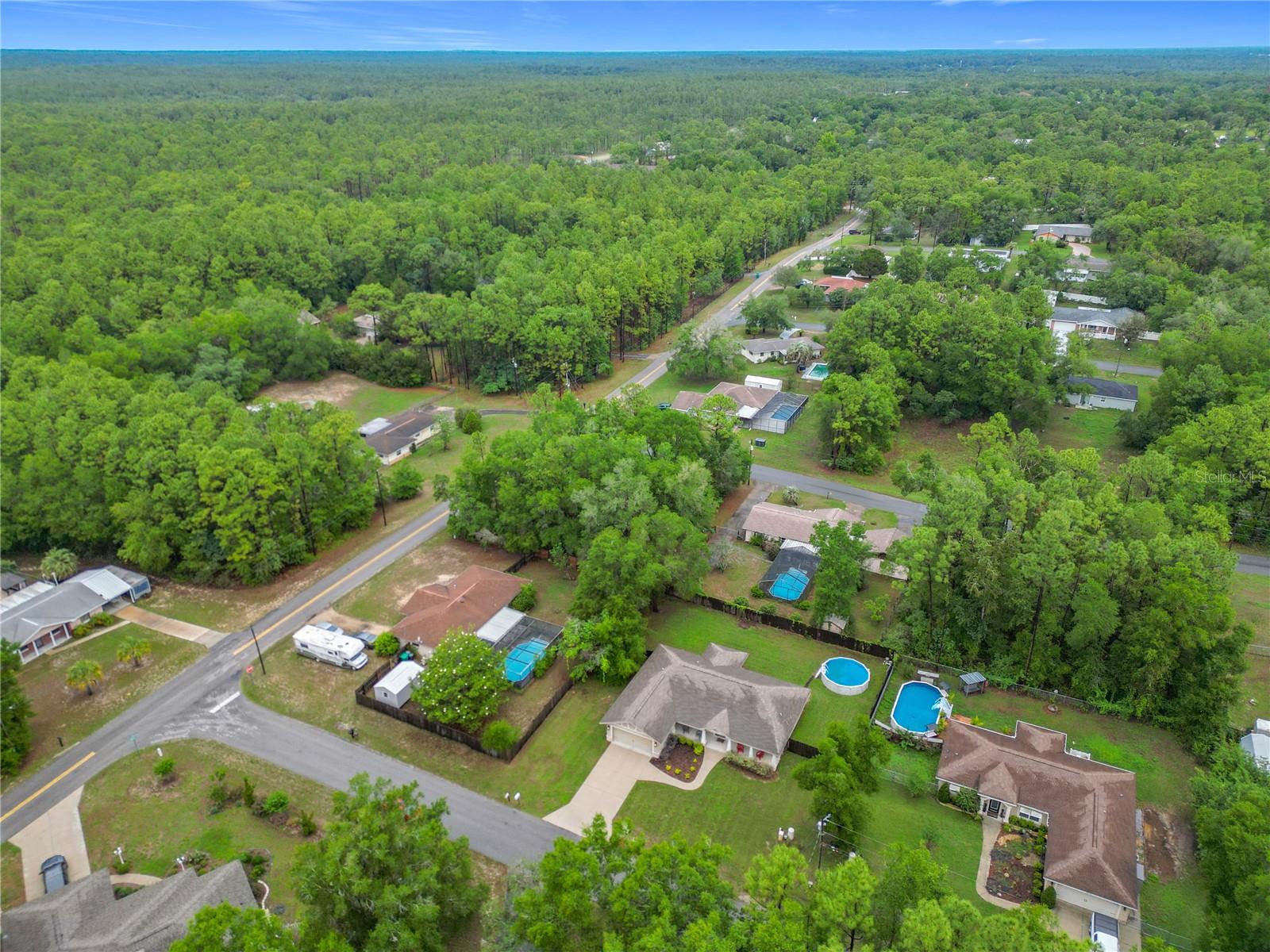 Listing photo id 5 for 5081 Clayre Lane
