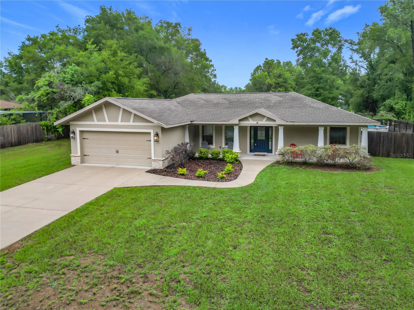Listing photo id 7 for 5081 Clayre Lane