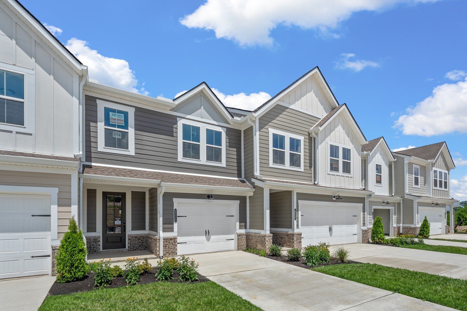 Image 2 of 6 For 8578 Pinecrest Trail