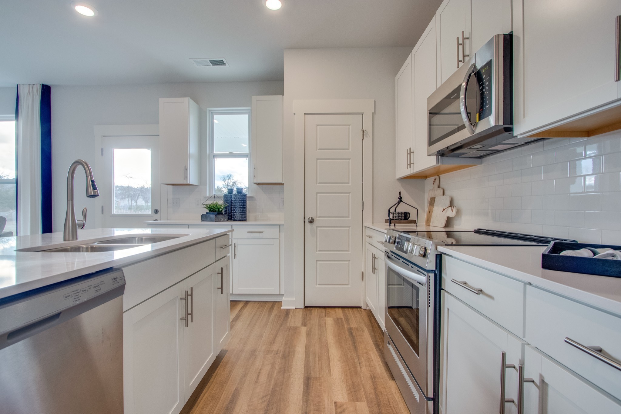 Image 6 of 18 For 15280 Milton Avenue