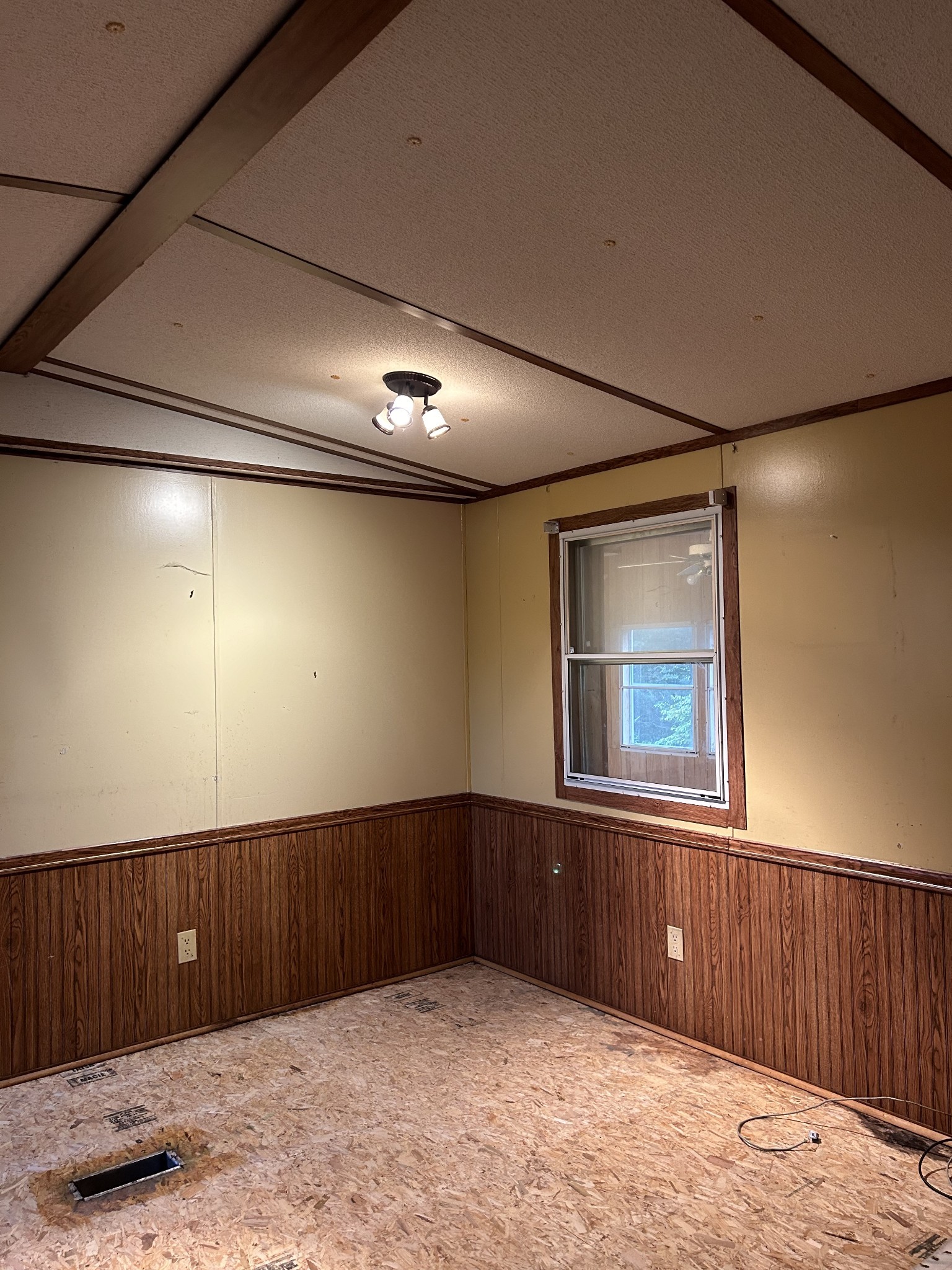 Listing photo id 8 for 11729 Coquina Court