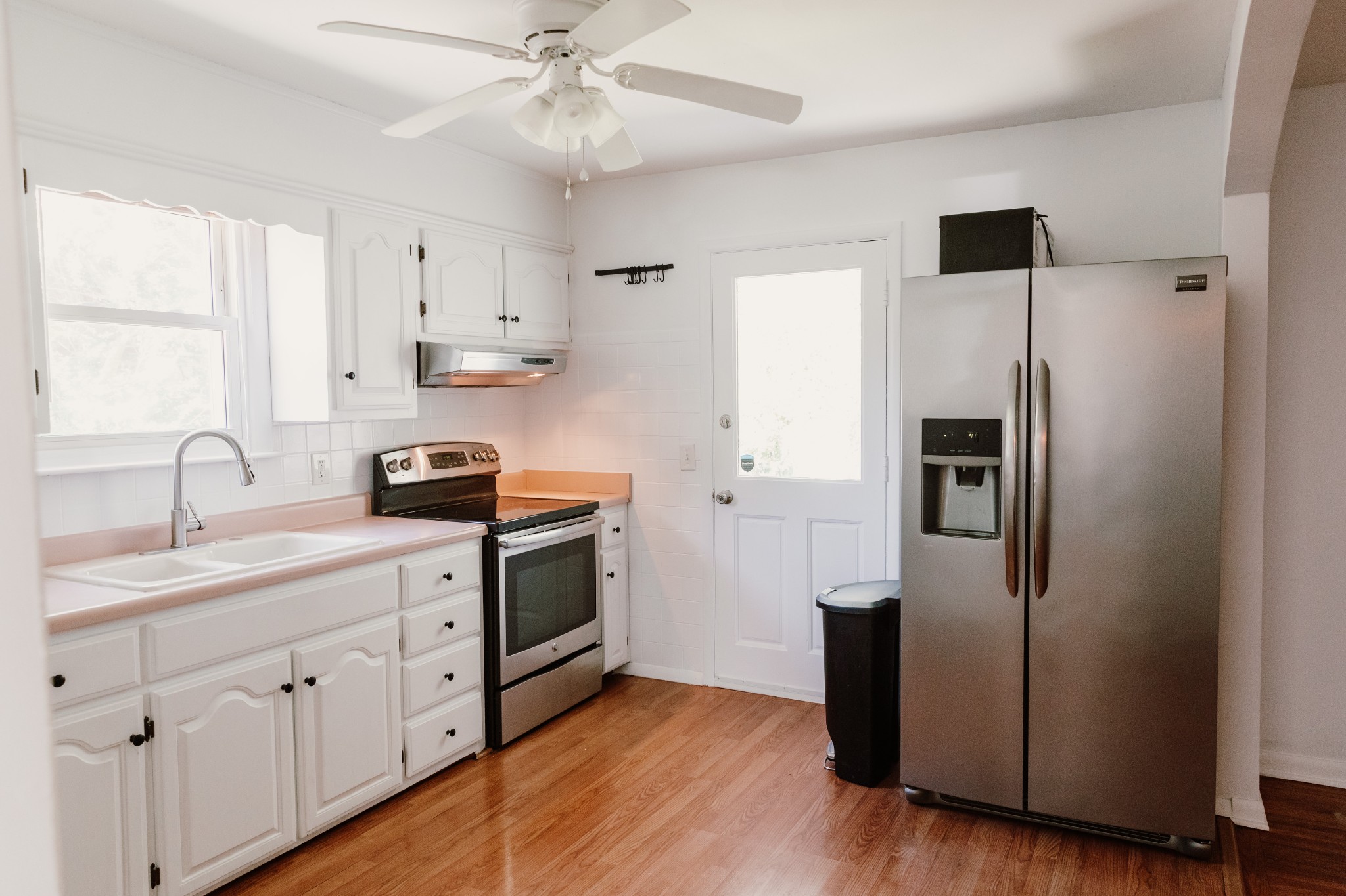 Image 3 of 28 For 4762 11 Street