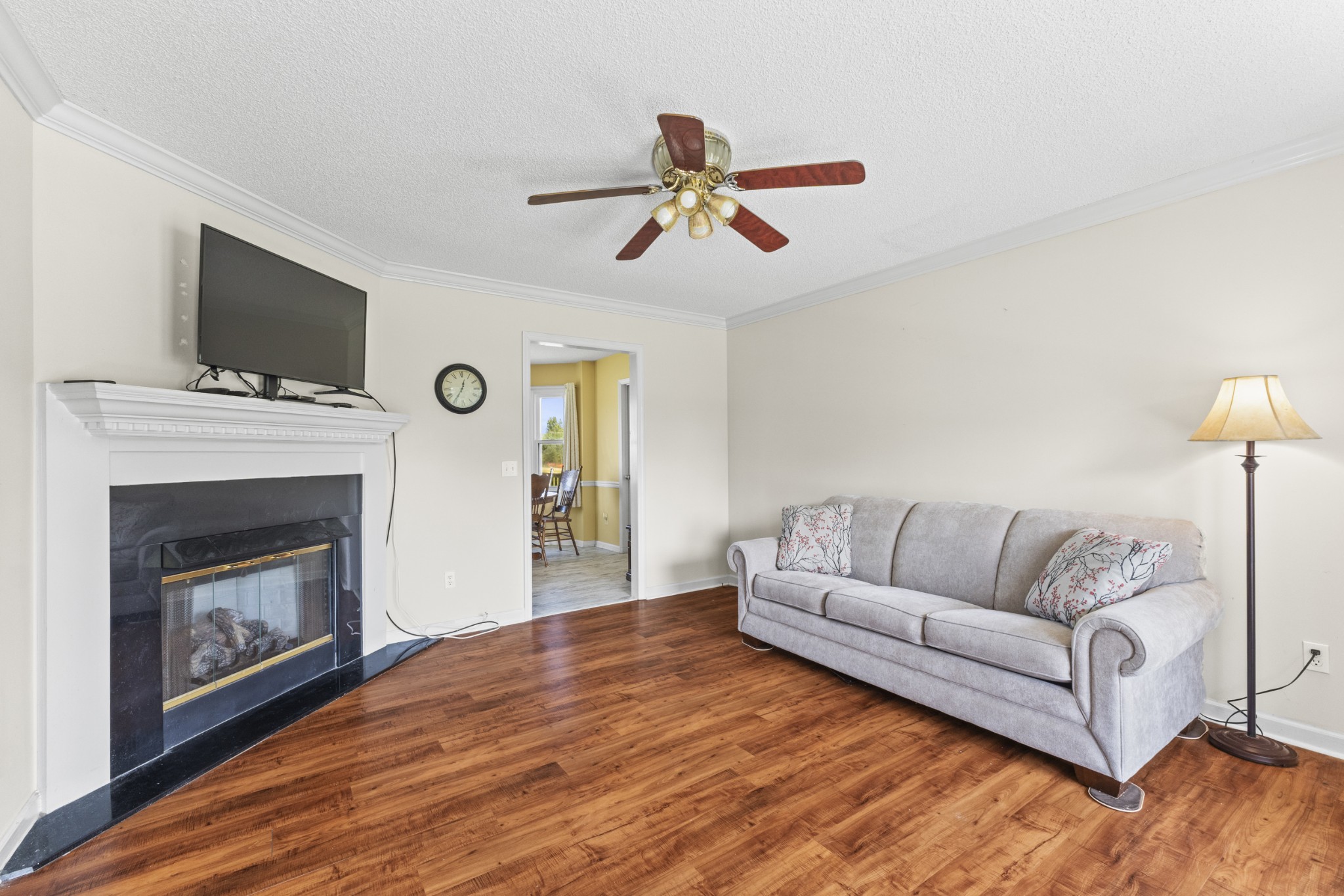 Listing photo id 8 for 4746 88th Lane