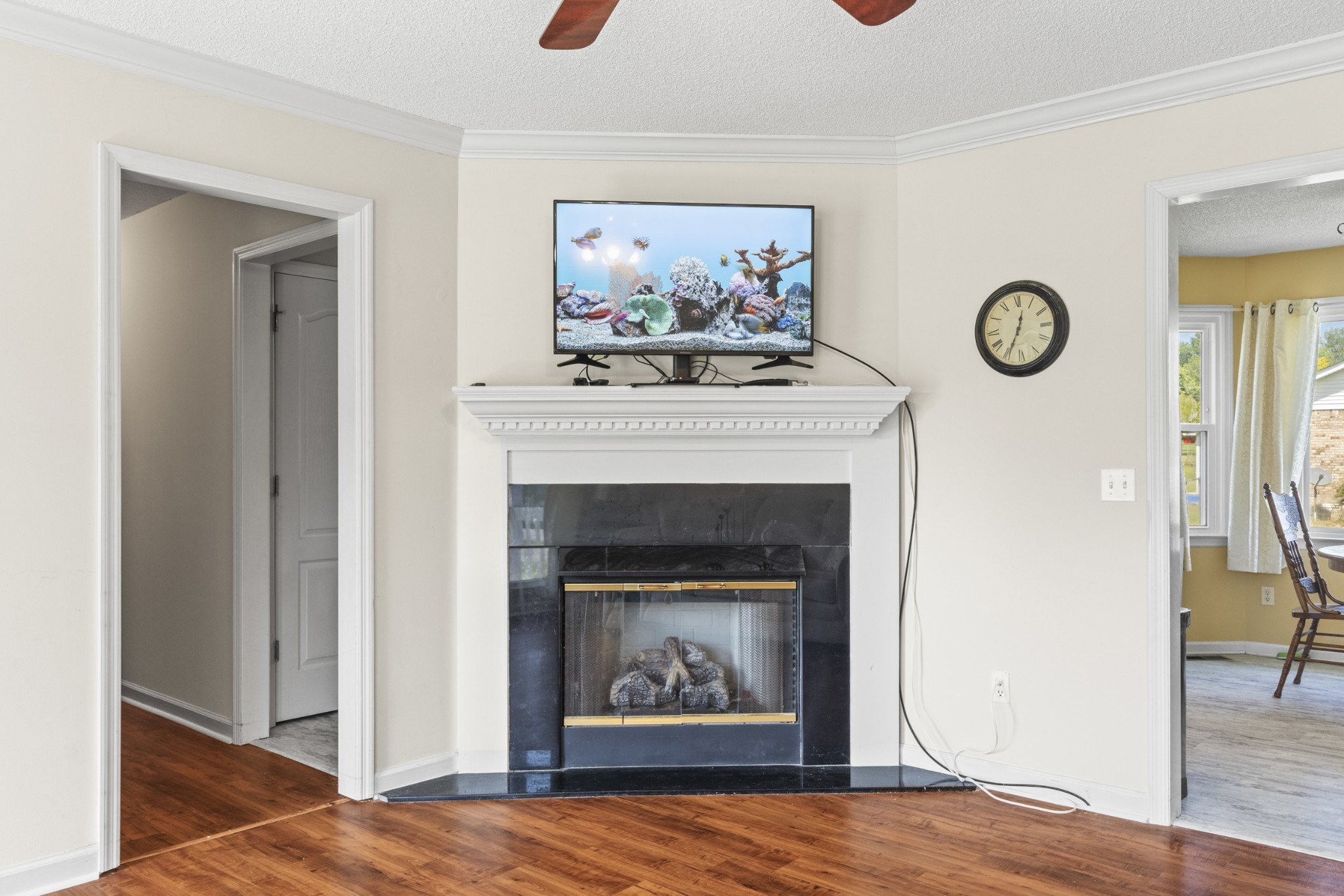 Listing photo id 9 for 4746 88th Lane