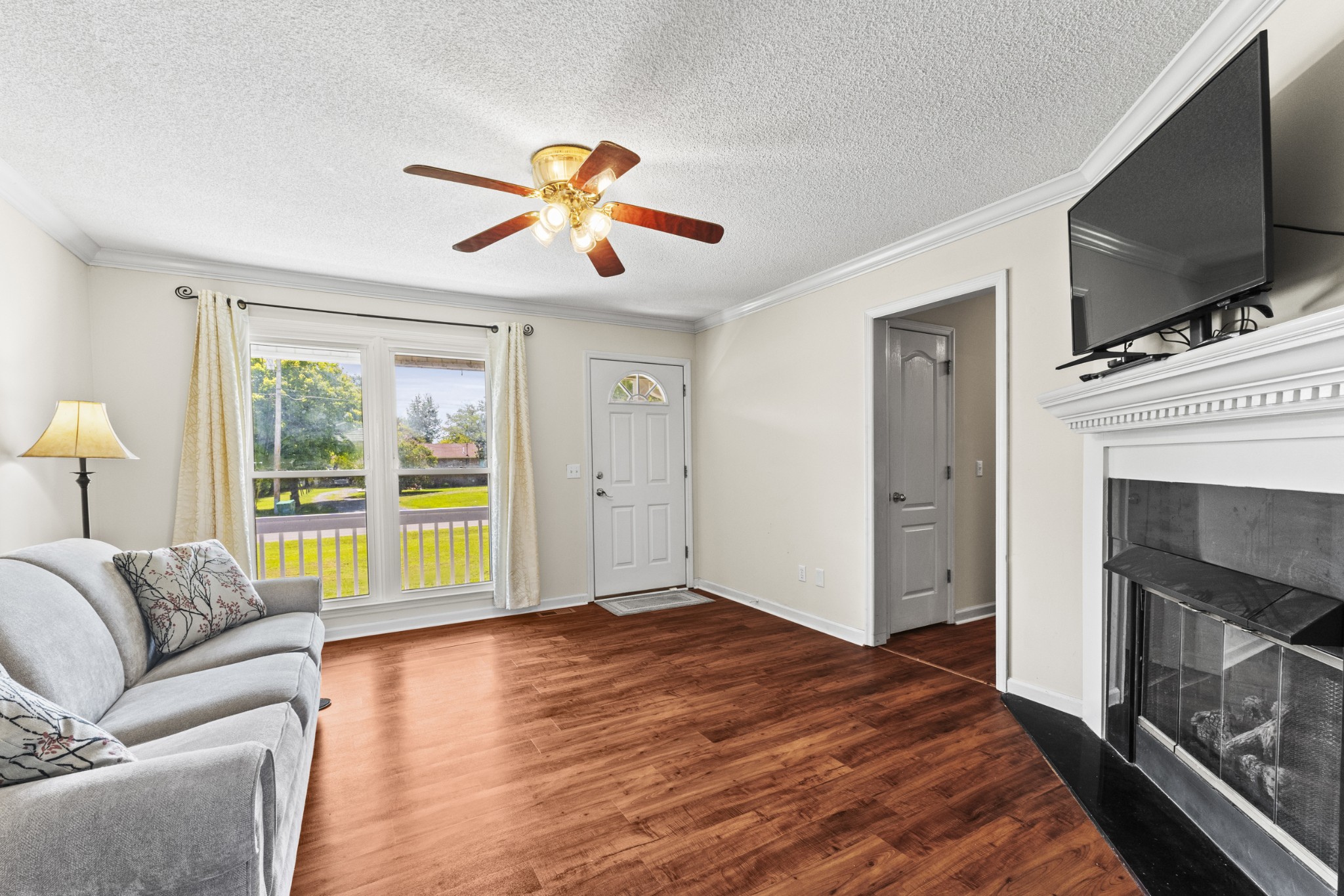 Listing photo id 10 for 4746 88th Lane