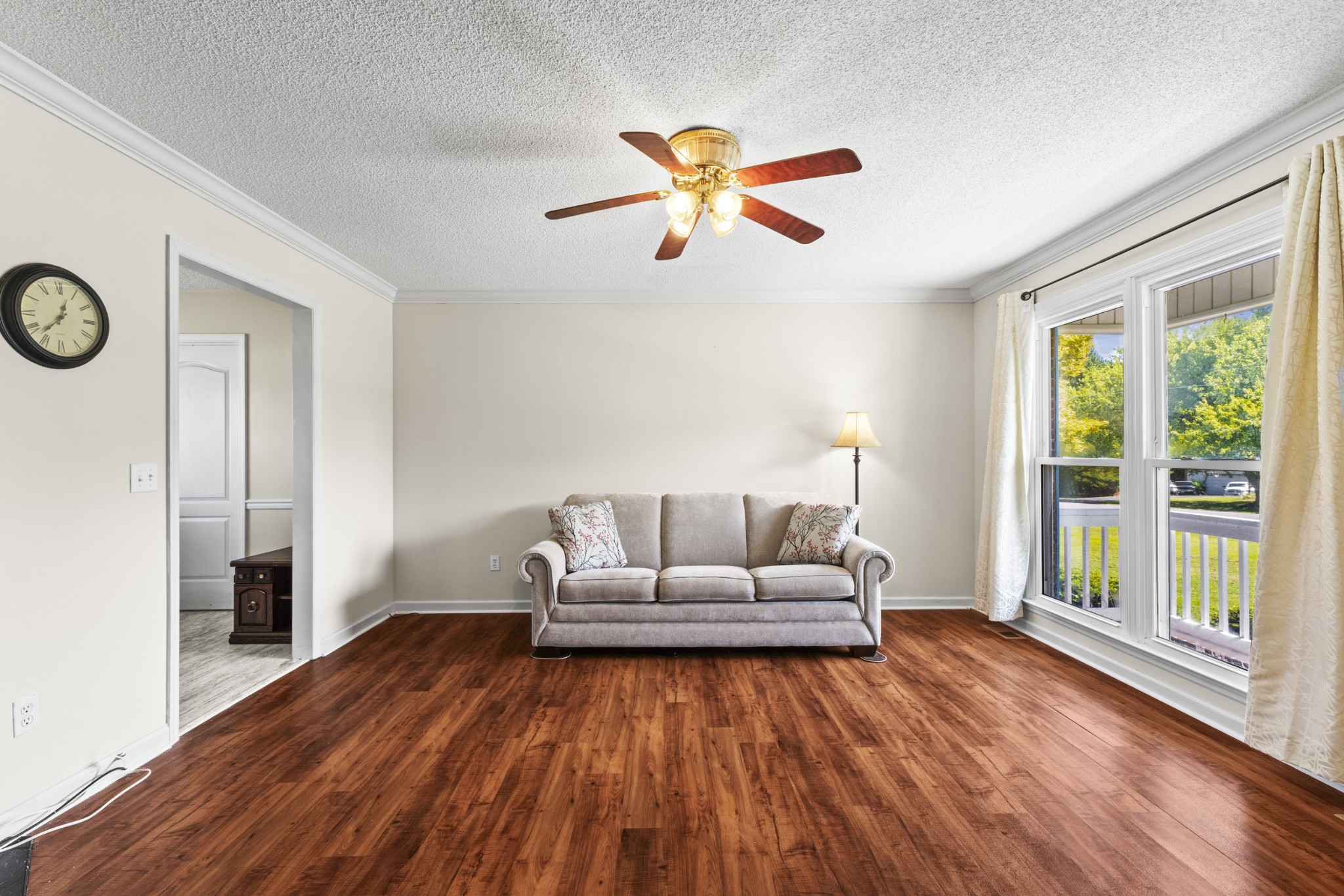 Listing photo id 11 for 4746 88th Lane