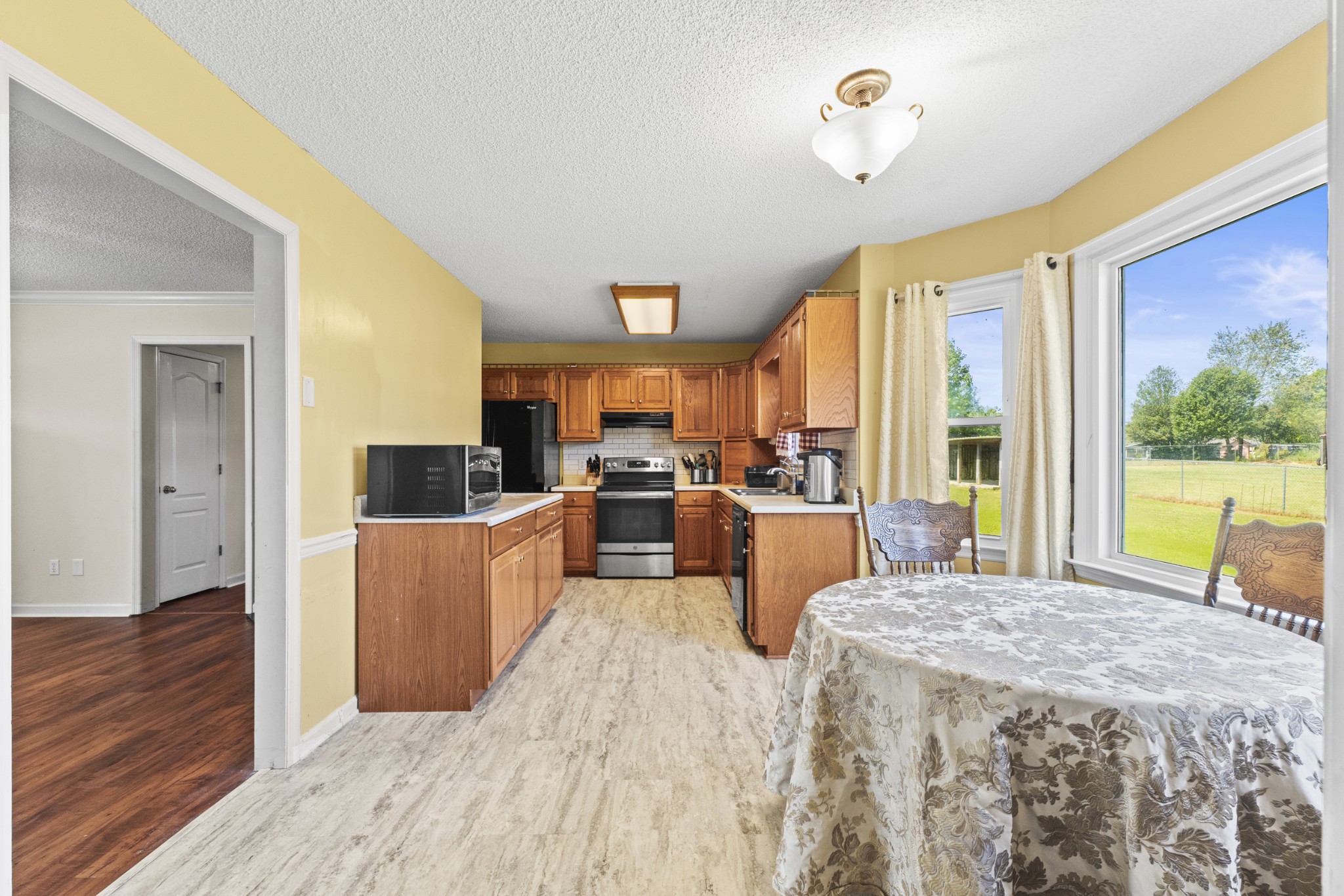 Listing photo id 12 for 4746 88th Lane
