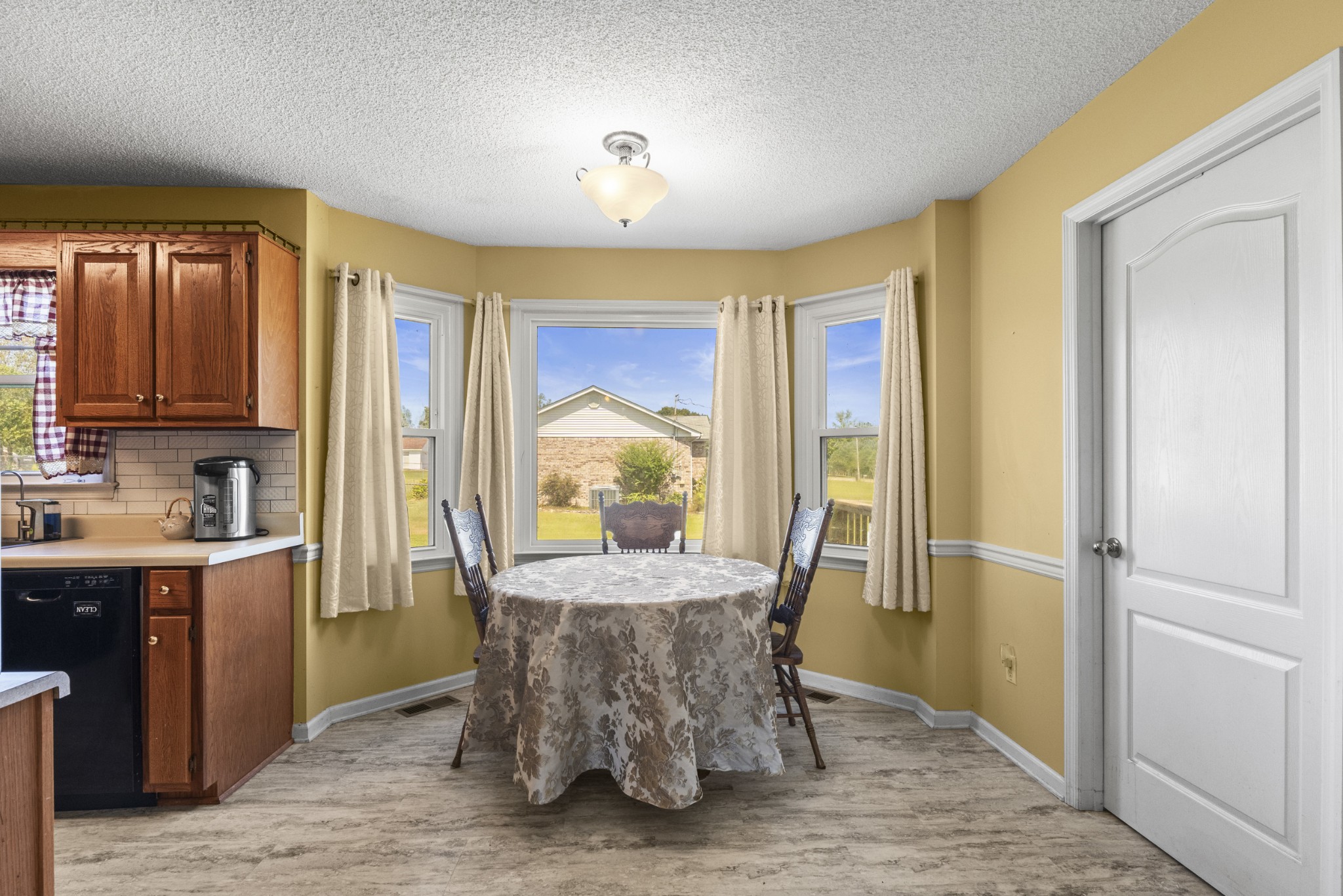 Listing photo id 14 for 4746 88th Lane