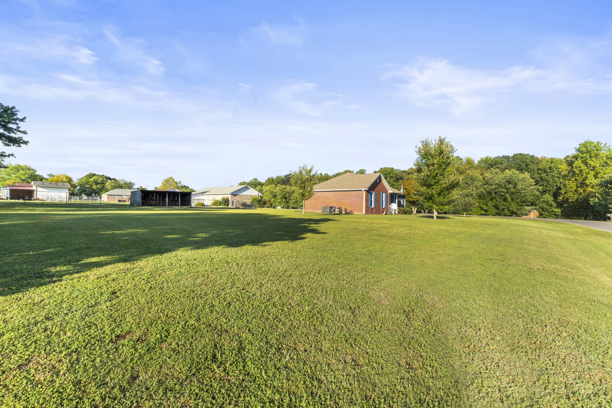 Listing photo id 3 for 4746 88th Lane